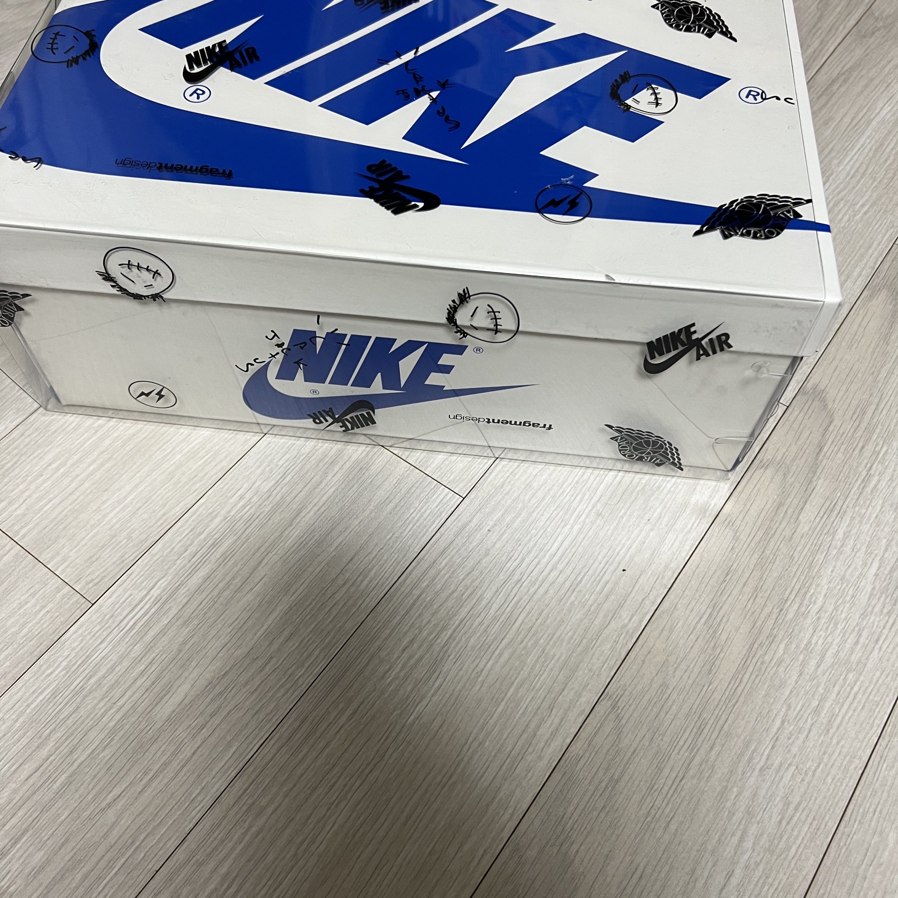 Jordan 1 x Travis Scott x Fragment Retro Low OG SP Military Blue 착용 스타일 - 1