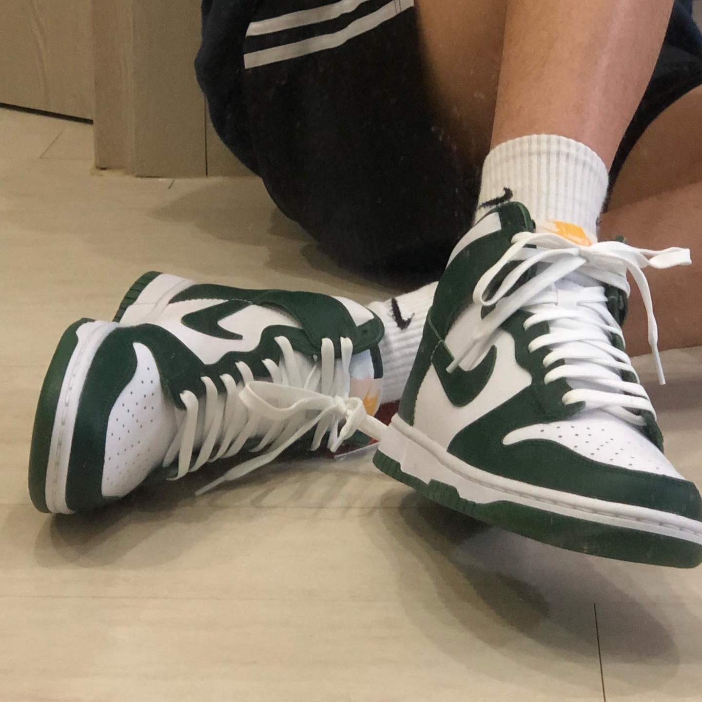 Nike Dunk High Retro Noble Green 착용 스타일 - 2