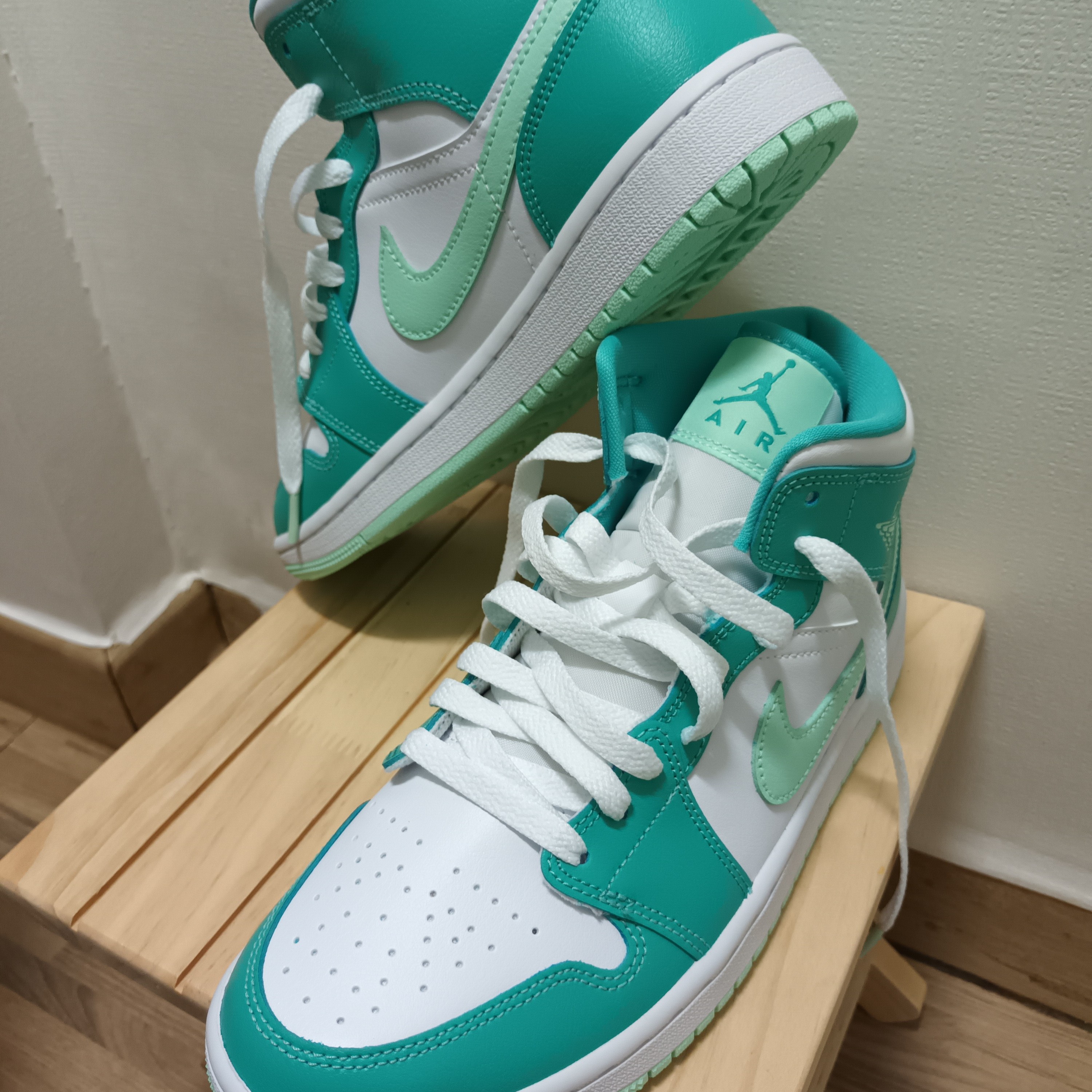 (W) Jordan 1 Mid Washed Teal Mint Foam 착용 스타일