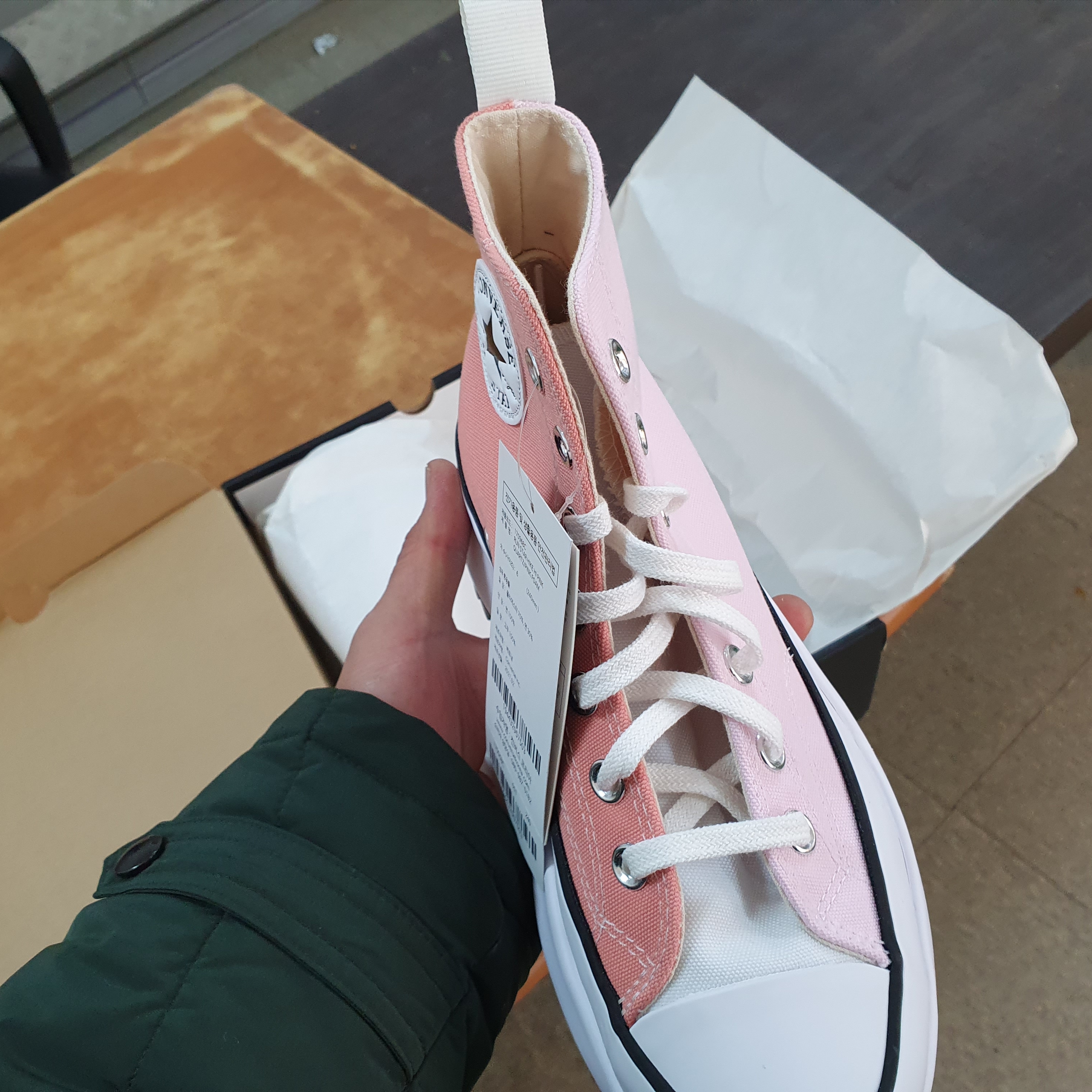 Converse Run Star Hike Hi Pink Quartz Pink Foam 착용 스타일 - 1