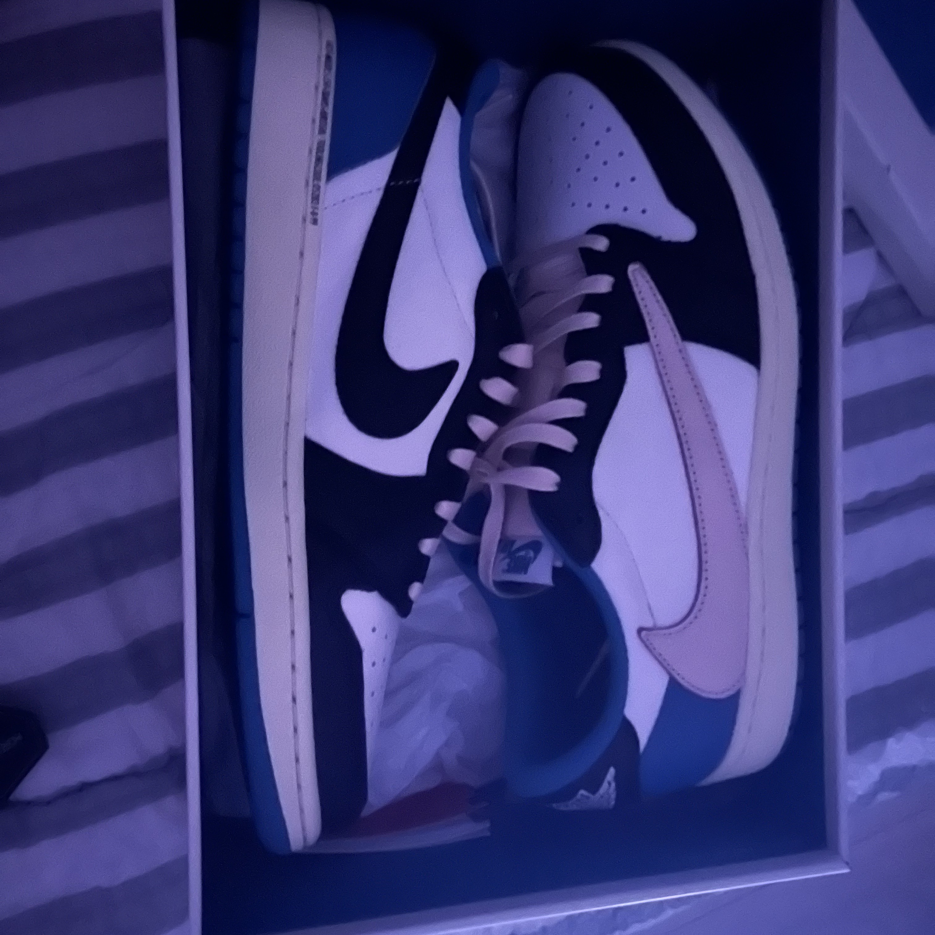 Jordan 1 x Travis Scott x Fragment Retro Low OG SP Military Blue 착용 스타일 - 2