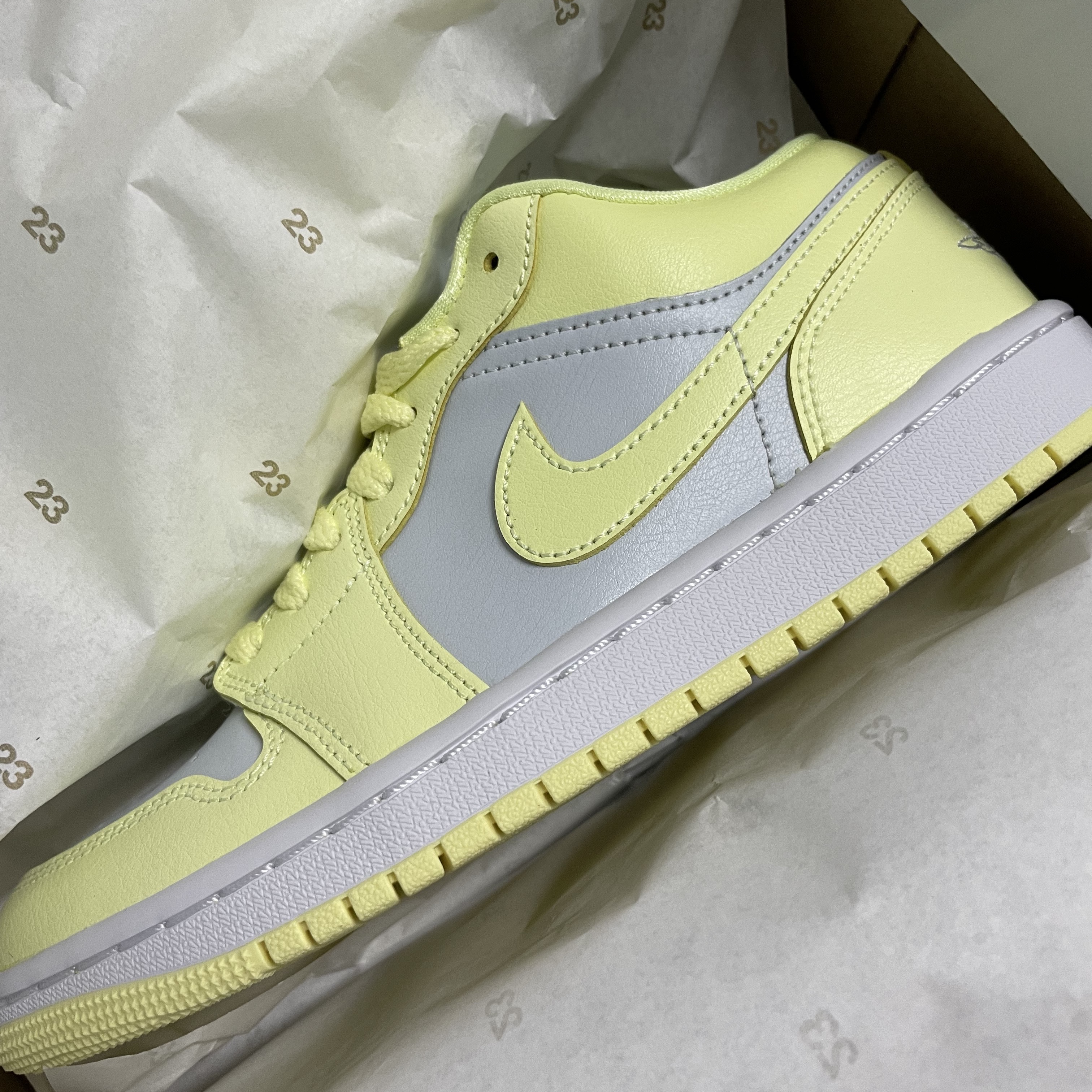 (W) Jordan 1 Low Citron Tint 착용 스타일 - 2