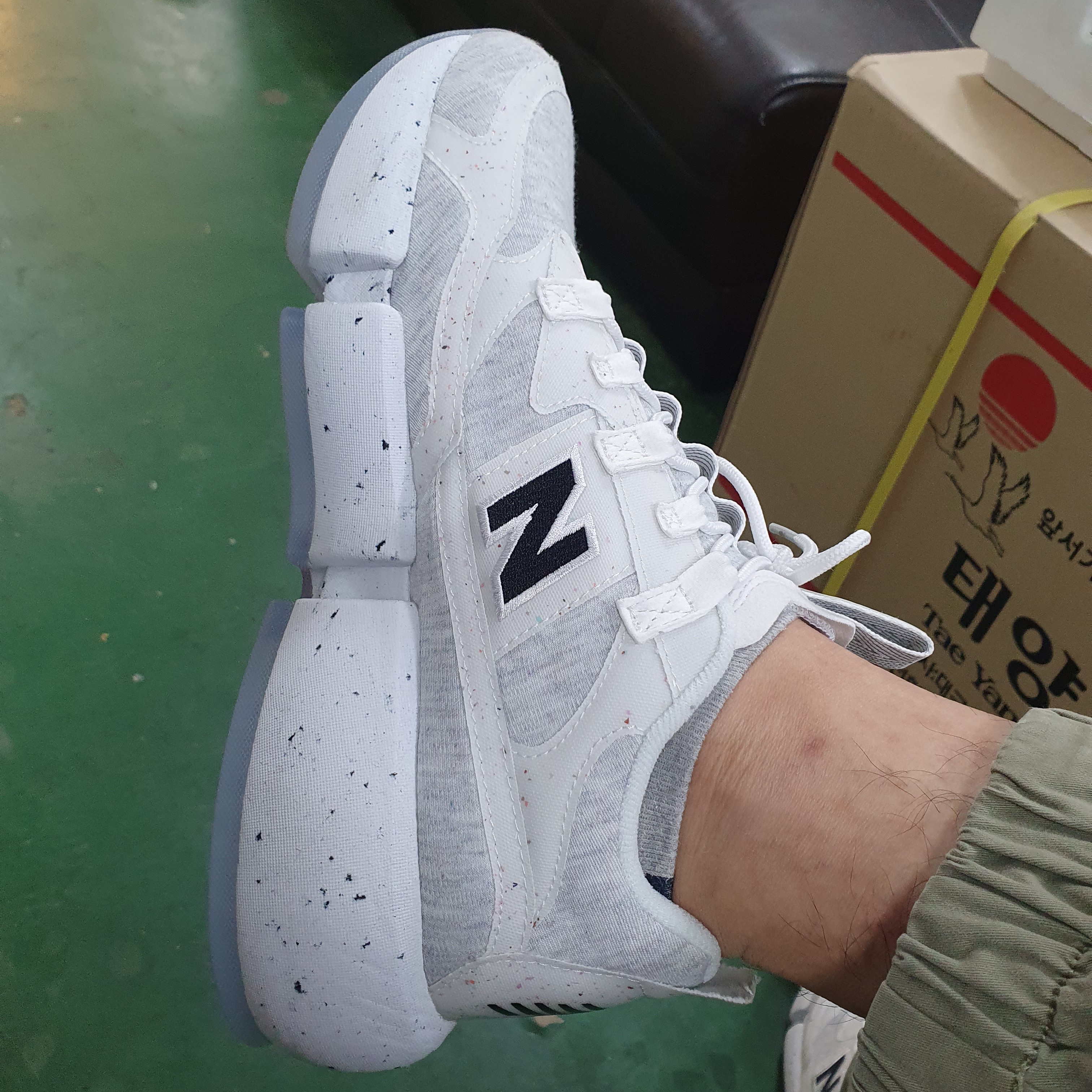 New Balance x Jaden Smith Vision Racer Natural 착용 스타일 - 1