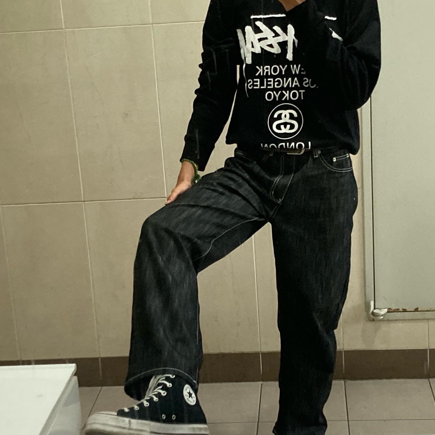 Stussy World Tour LS T-Shirt Black 착용 스타일 - 2
