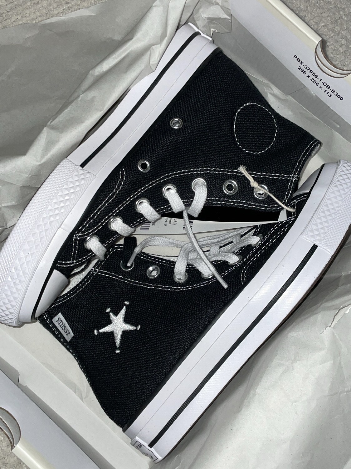 Converse x Stussy Chuck 70 High Black 착용 스타일 - 1