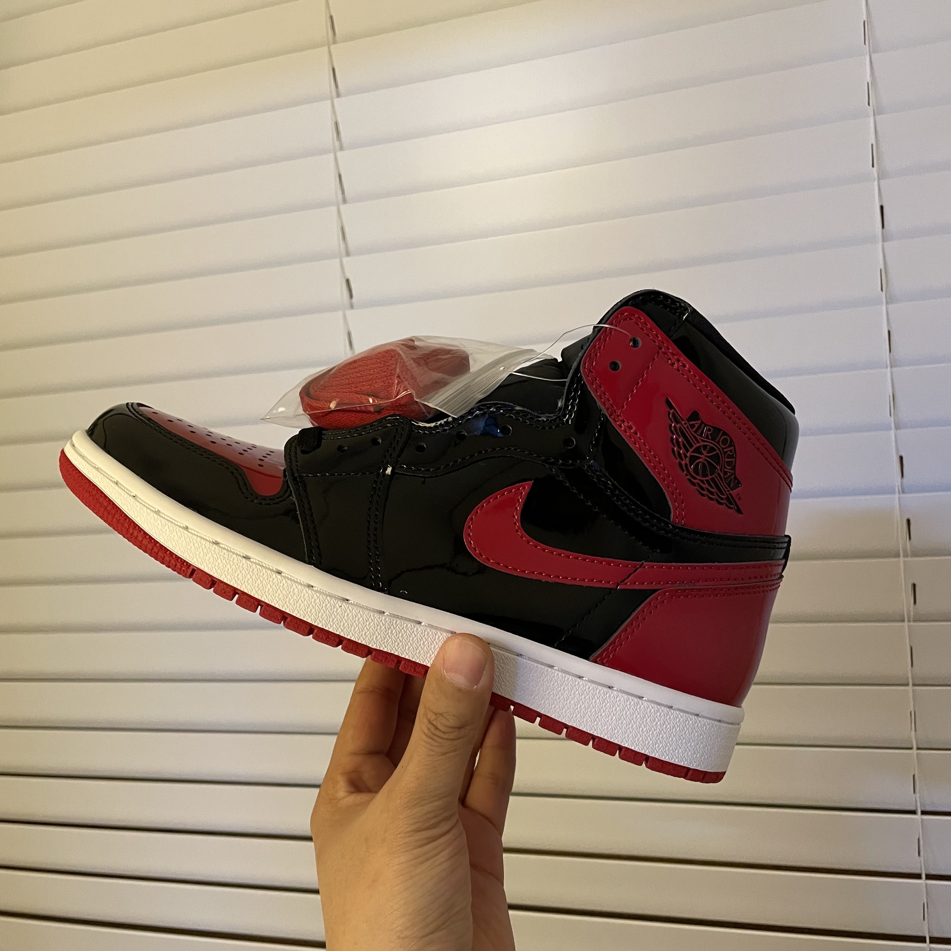 Jordan 1 Retro High OG Patent Bred 착용 스타일 - 1