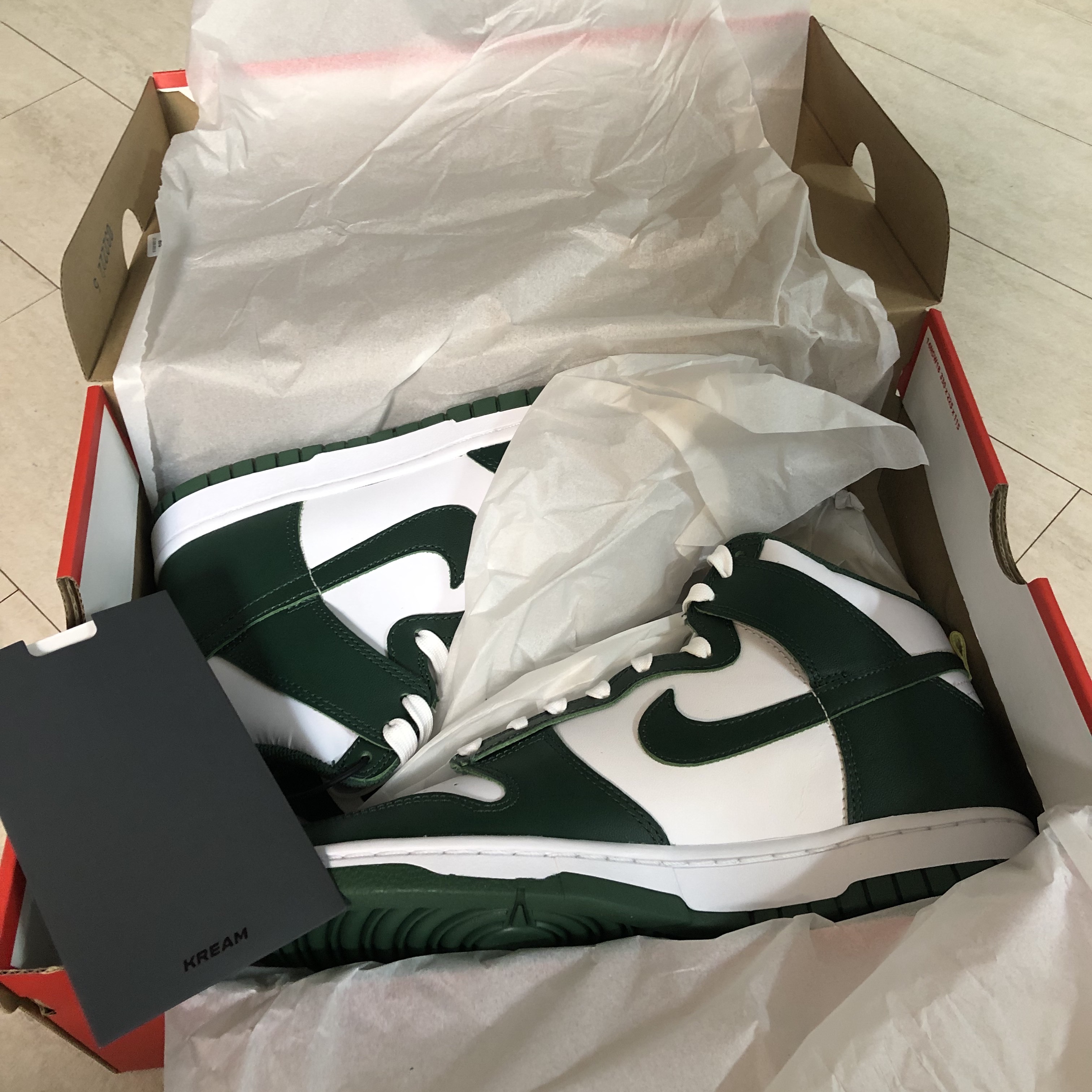 Nike Dunk High Retro Noble Green 착용 스타일 - 1