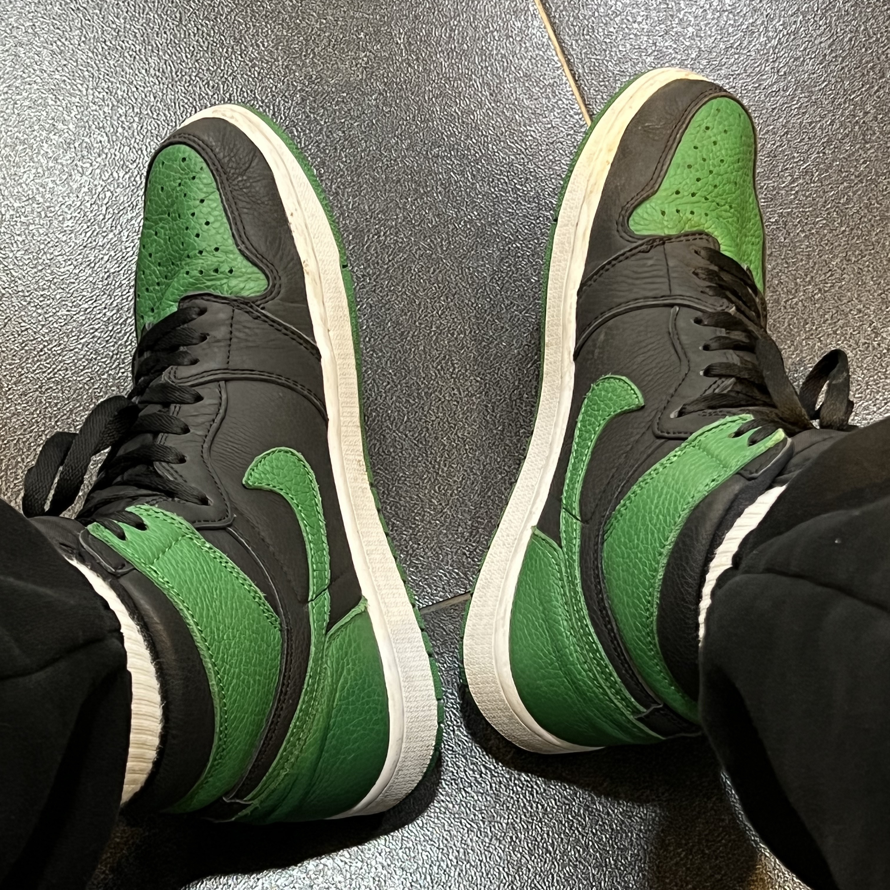Jordan 1 Retro High OG Pine Green Black 착용 스타일