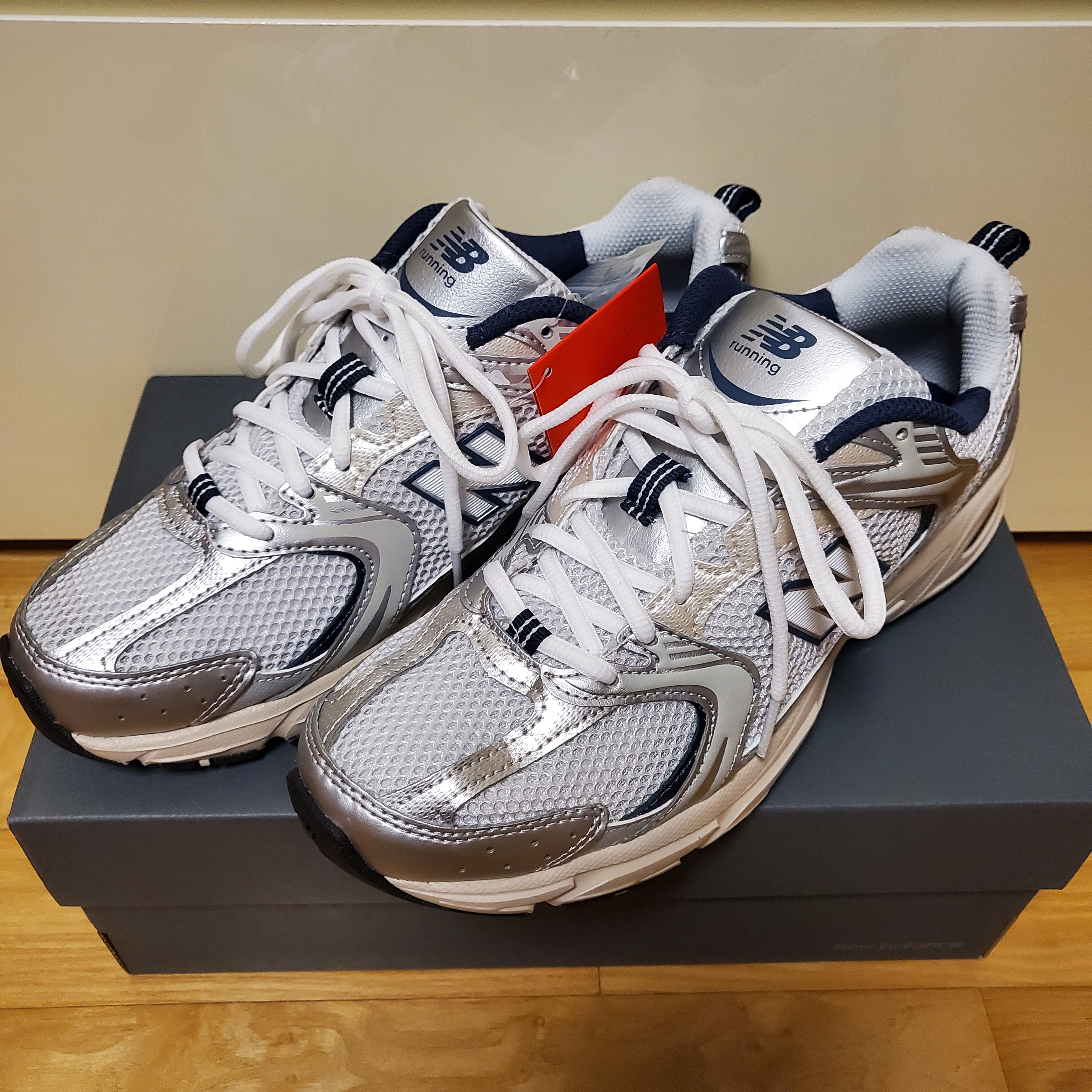 New Balance 530 Steel Grey 착용 스타일