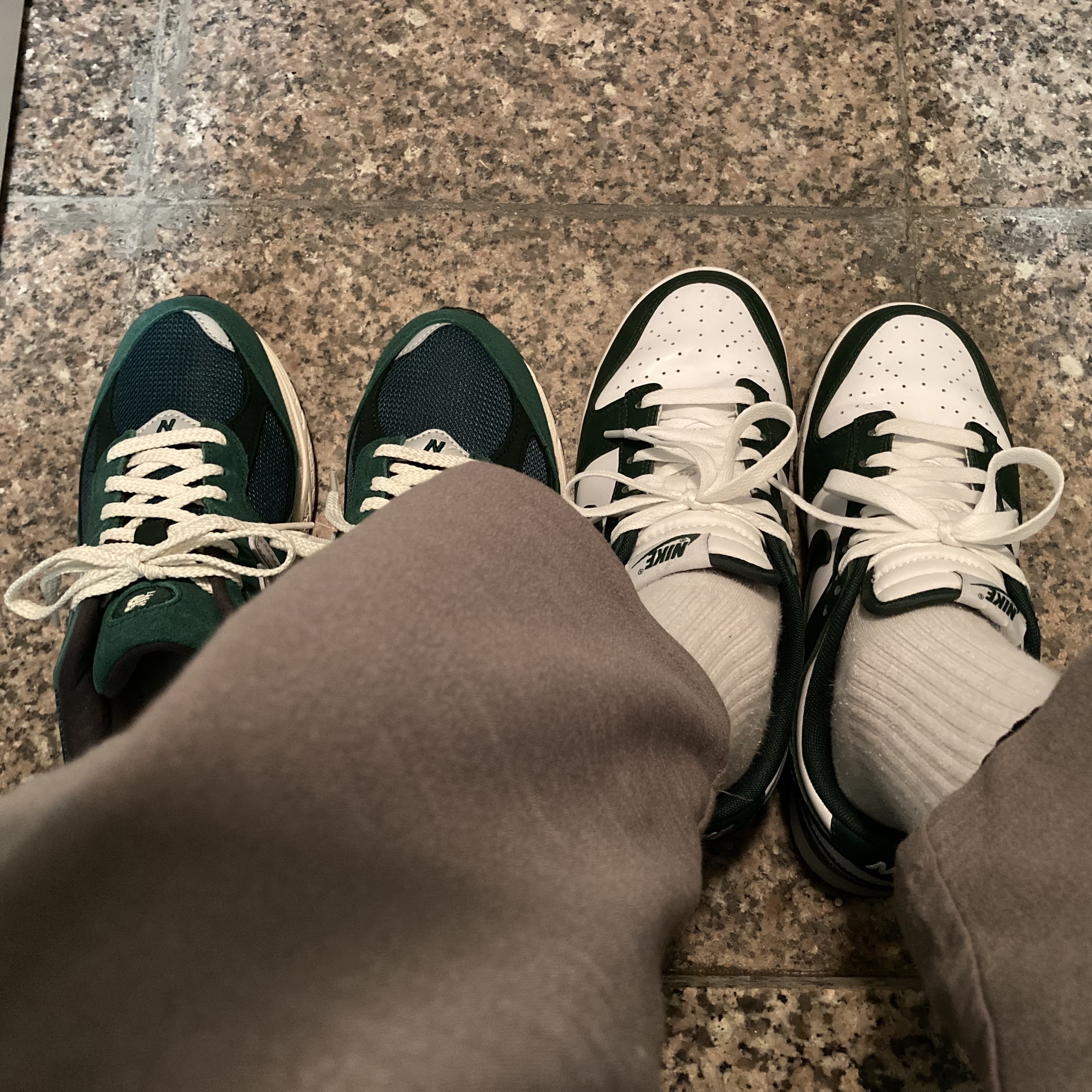 New Balance 2002R Nightwatch Green, Nike Dunk Low Retro Varsity Green 착용 스타일