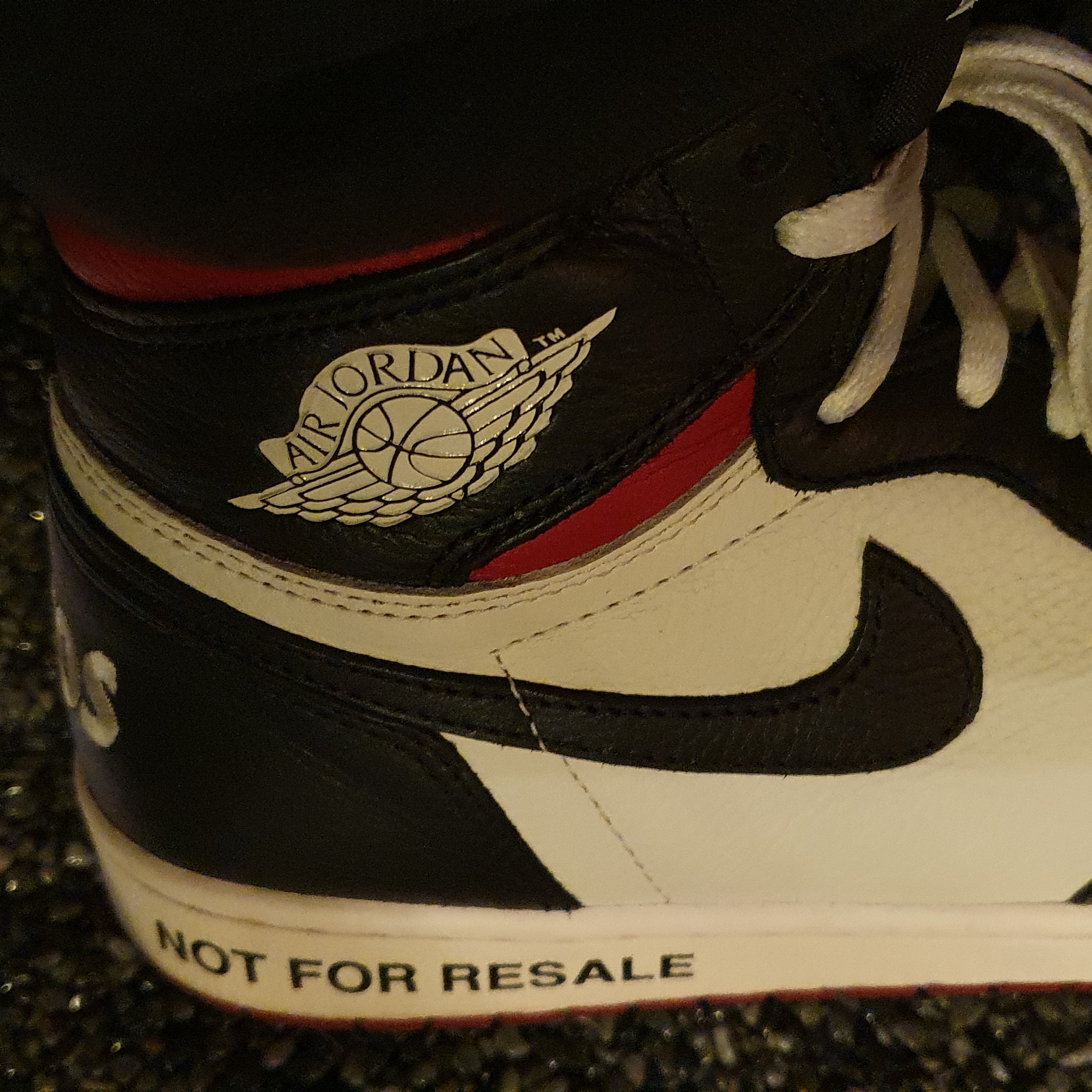 Jordan 1 Retro High Not for Resale Varsity Red 착용 스타일 - 1