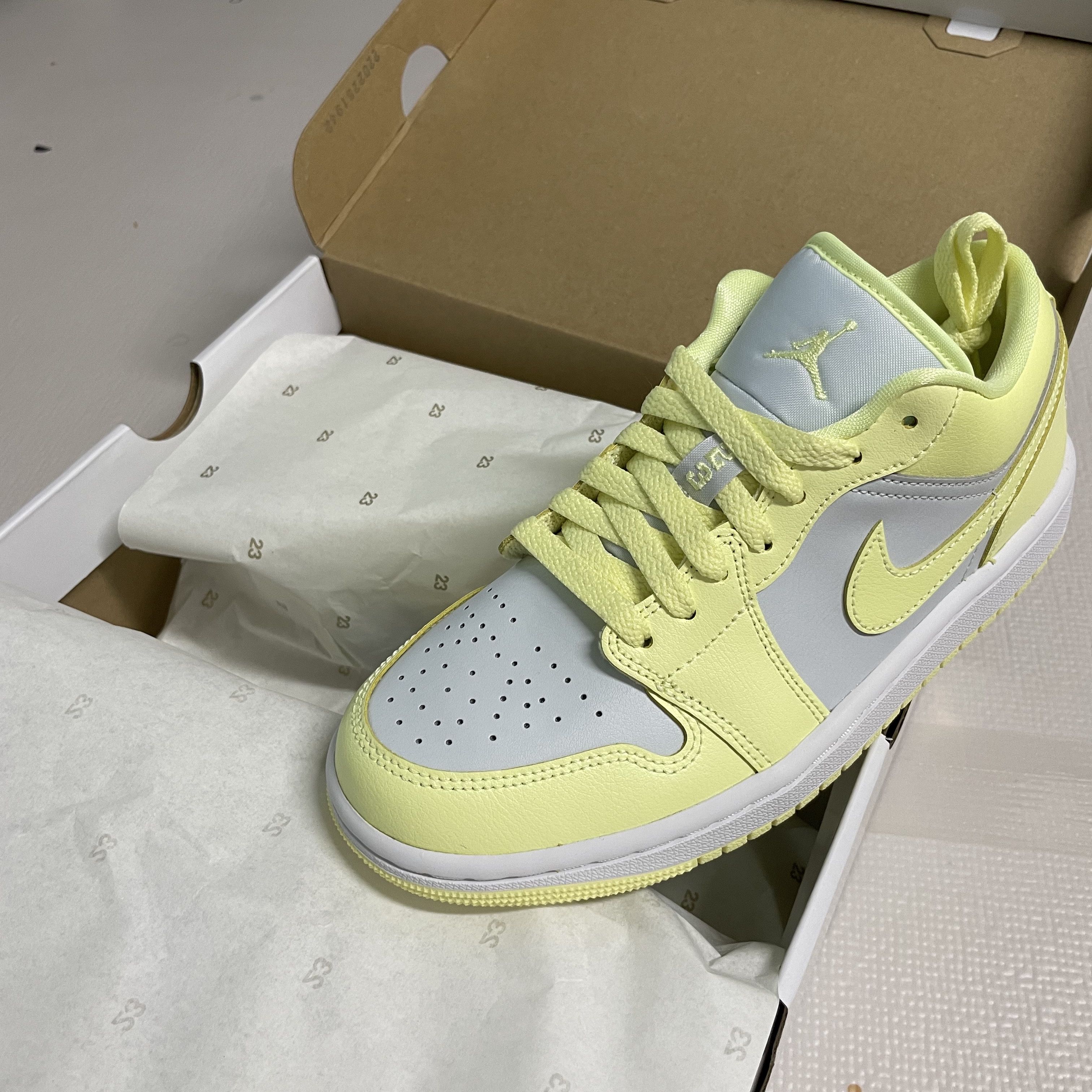 (W) Jordan 1 Low Citron Tint 착용 스타일 - 1