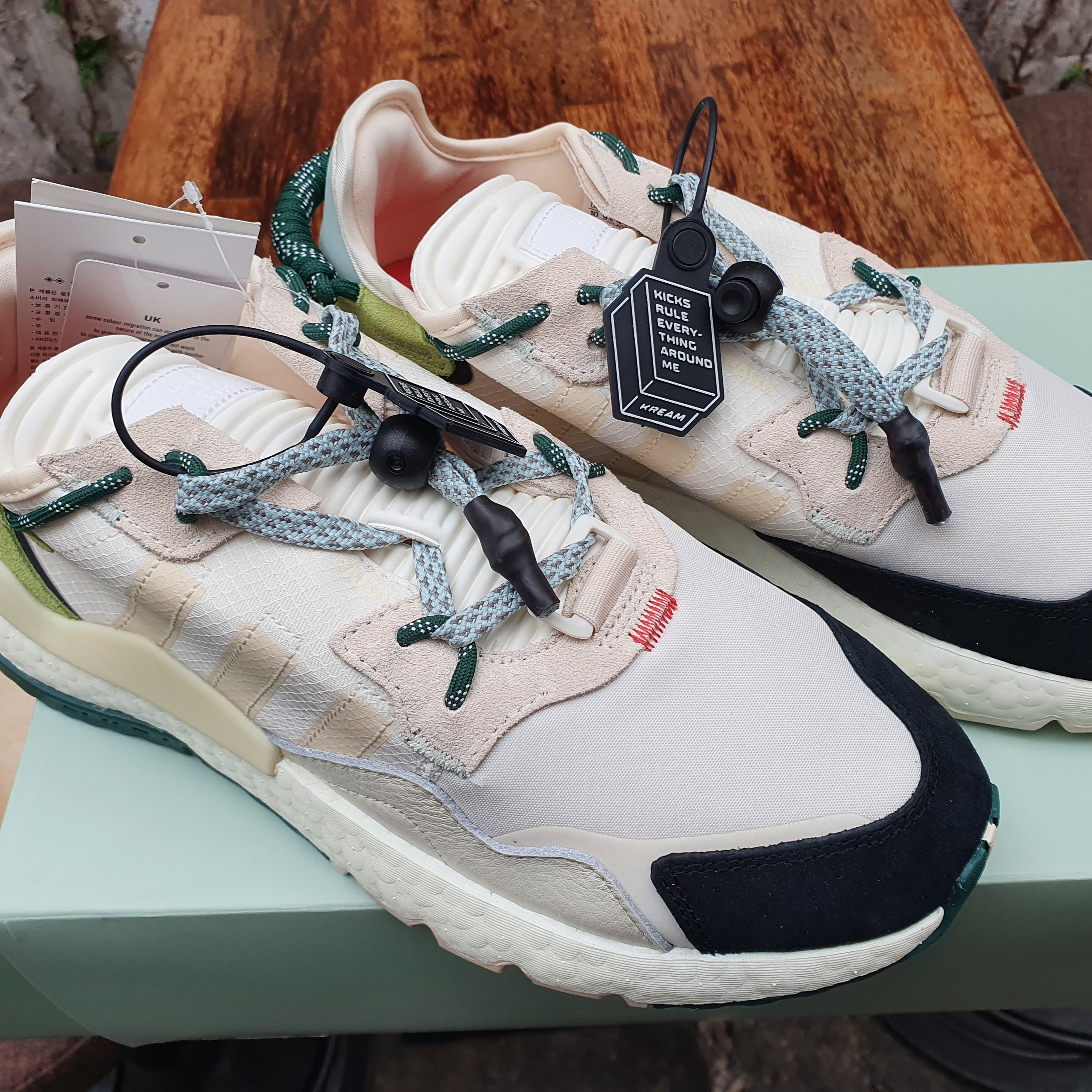 Adidas x Beyonce Ivy Park Nite Jogger Off White 착용 스타일 - 2