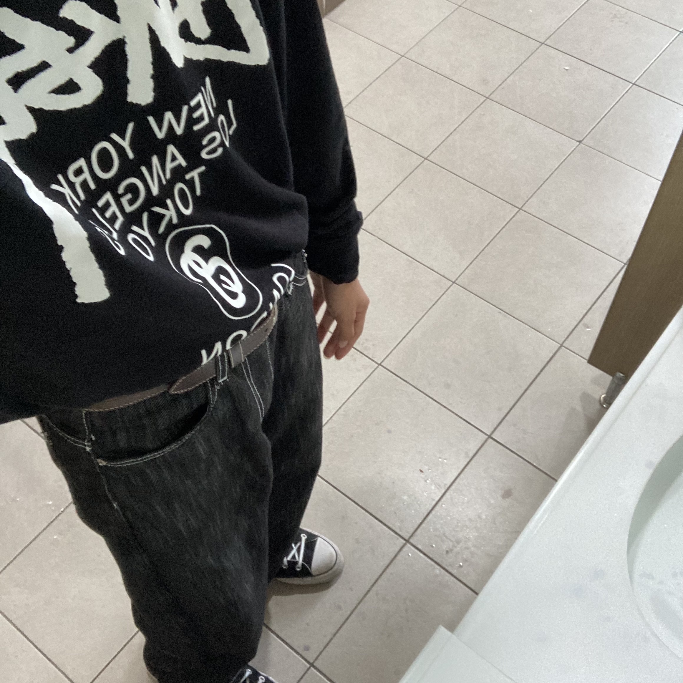 Stussy World Tour LS T-Shirt Black 착용 스타일 - 1