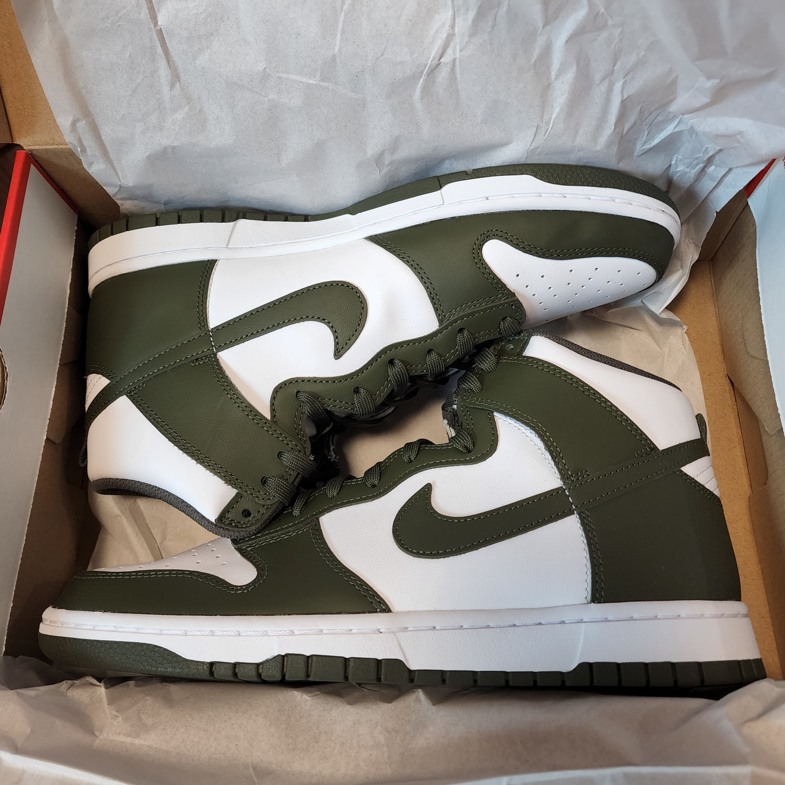Nike Dunk High Retro Championship Khaki 착용 스타일