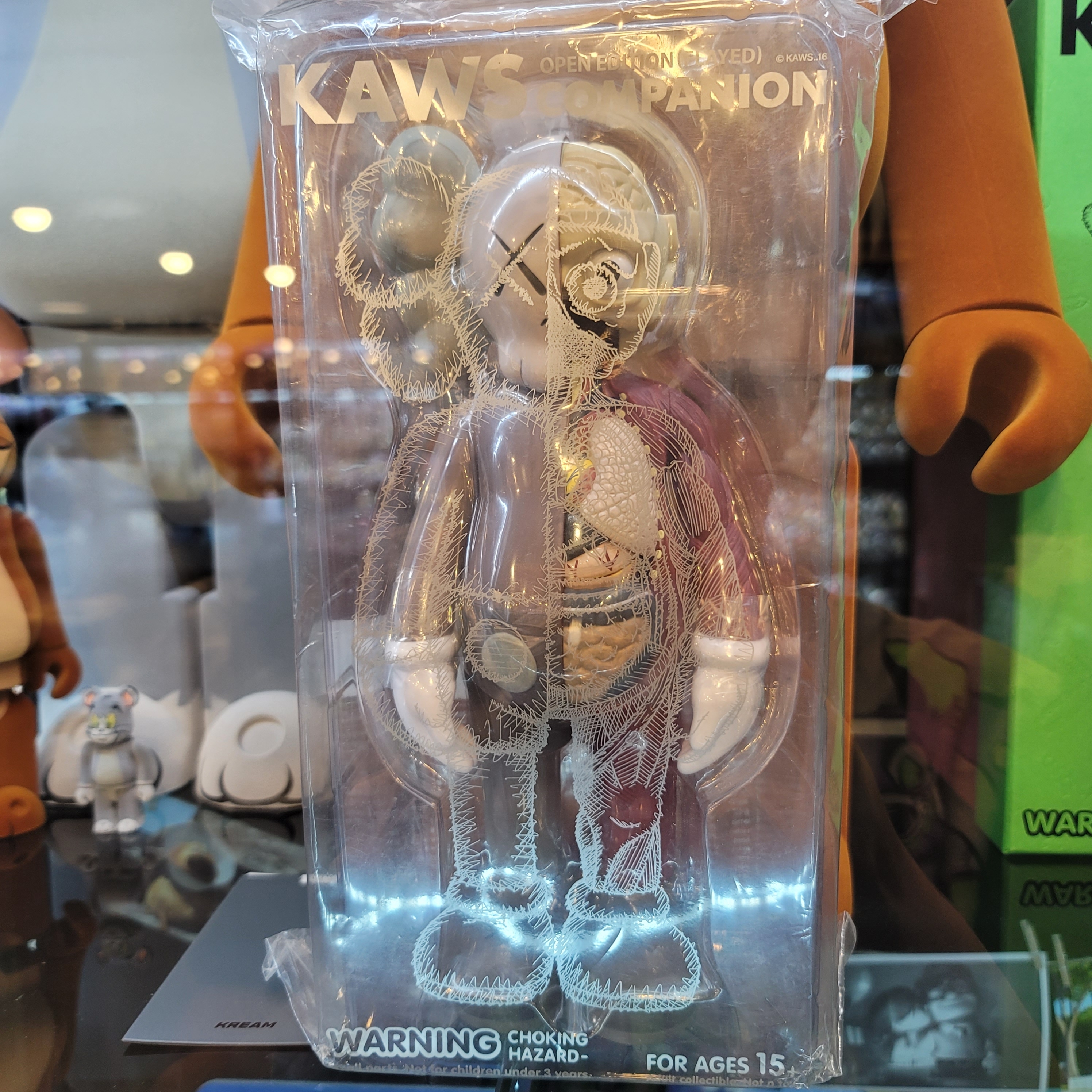 Kaws Companion Flayed Open Edition Vinyl Figure Brown 착용 스타일