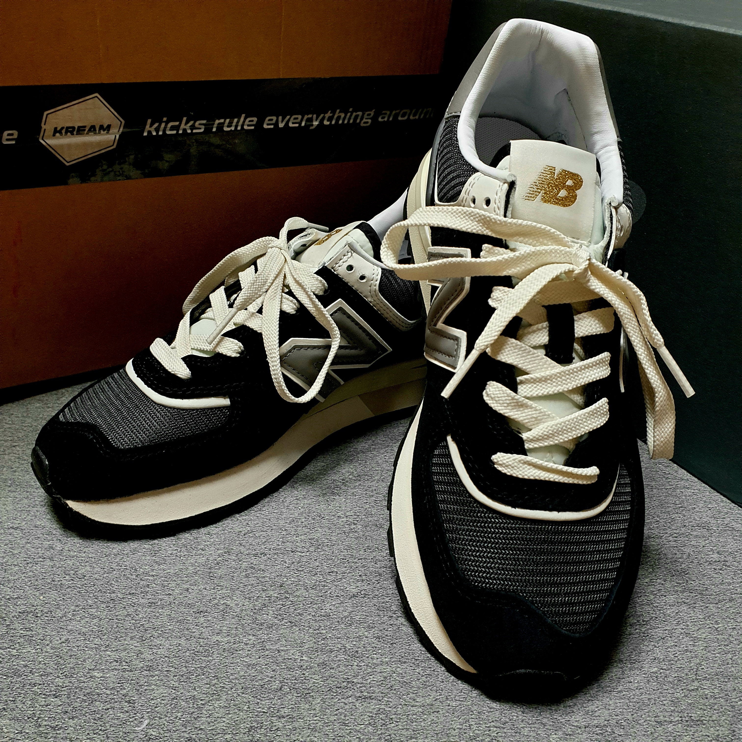 New Balance 574 Legacy Black 착용 스타일 - 1