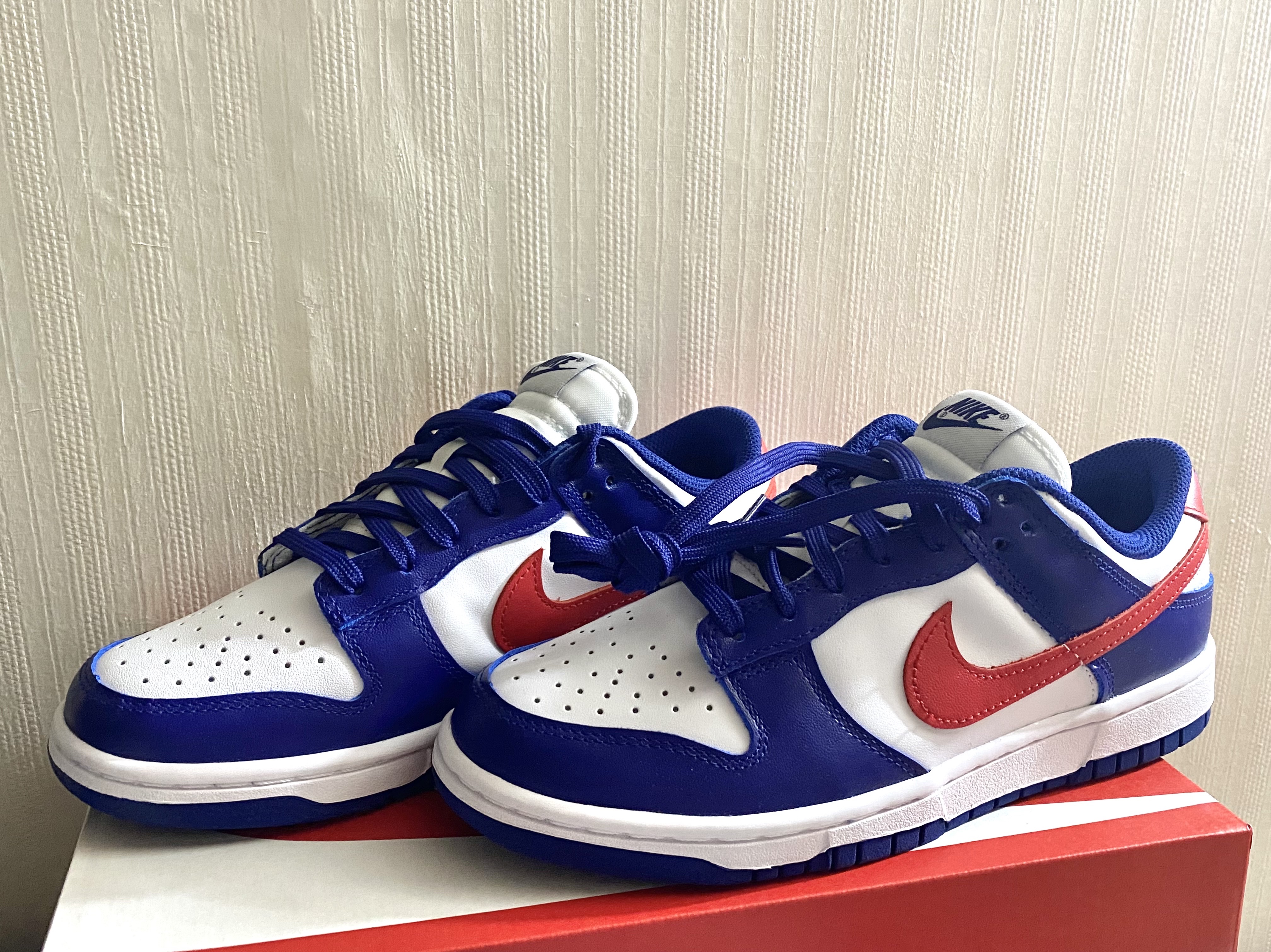 (W) Nike Dunk Low White and University Red 착용 스타일