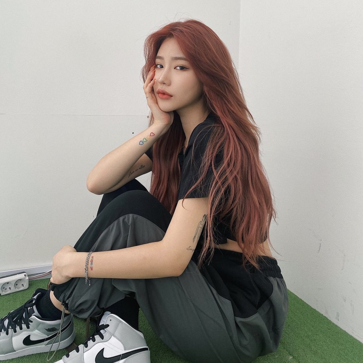 Jordan 1 Mid Light Smoke Grey 착용 스타일 - 3