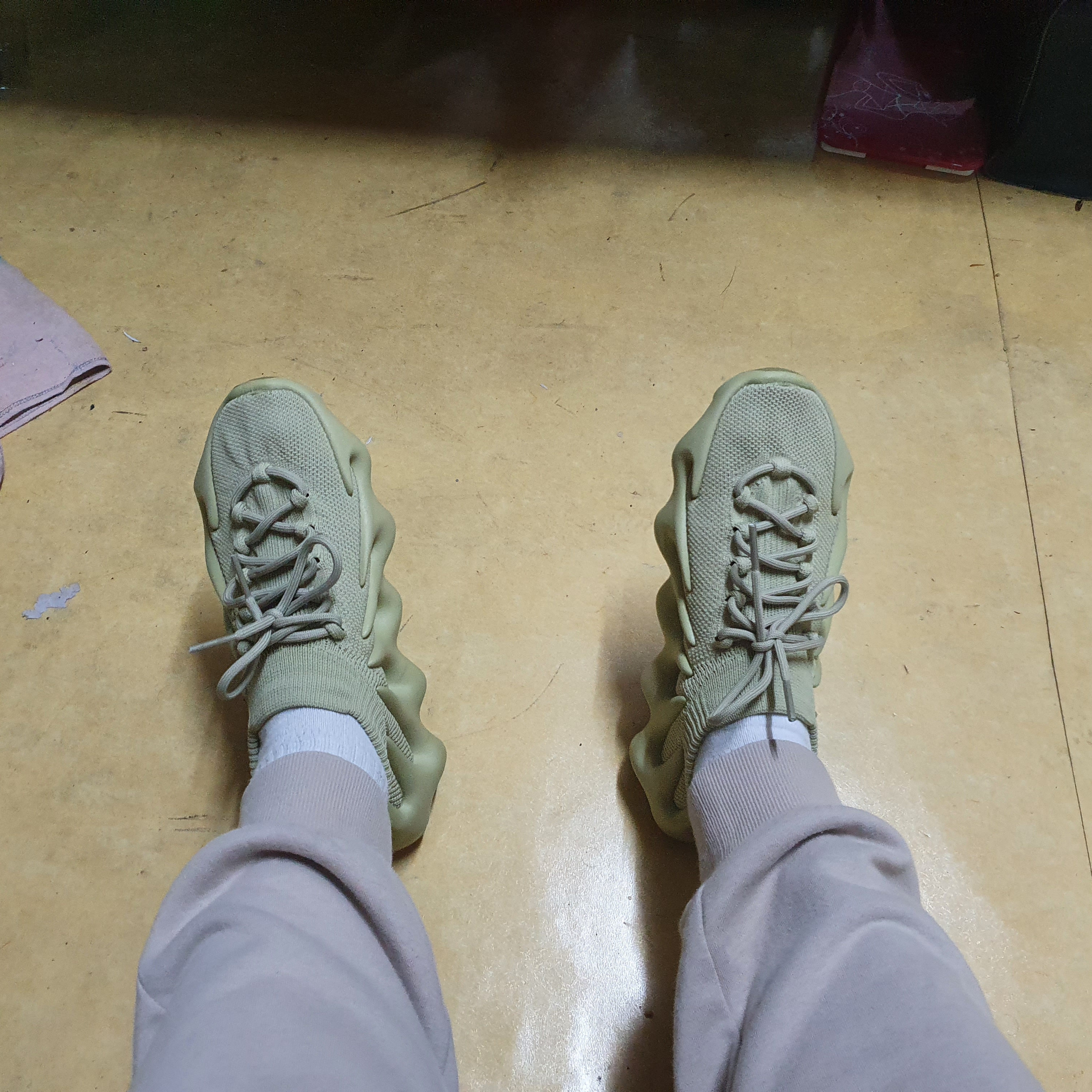 Adidas Yeezy 450 Resin 착용 스타일 - 1