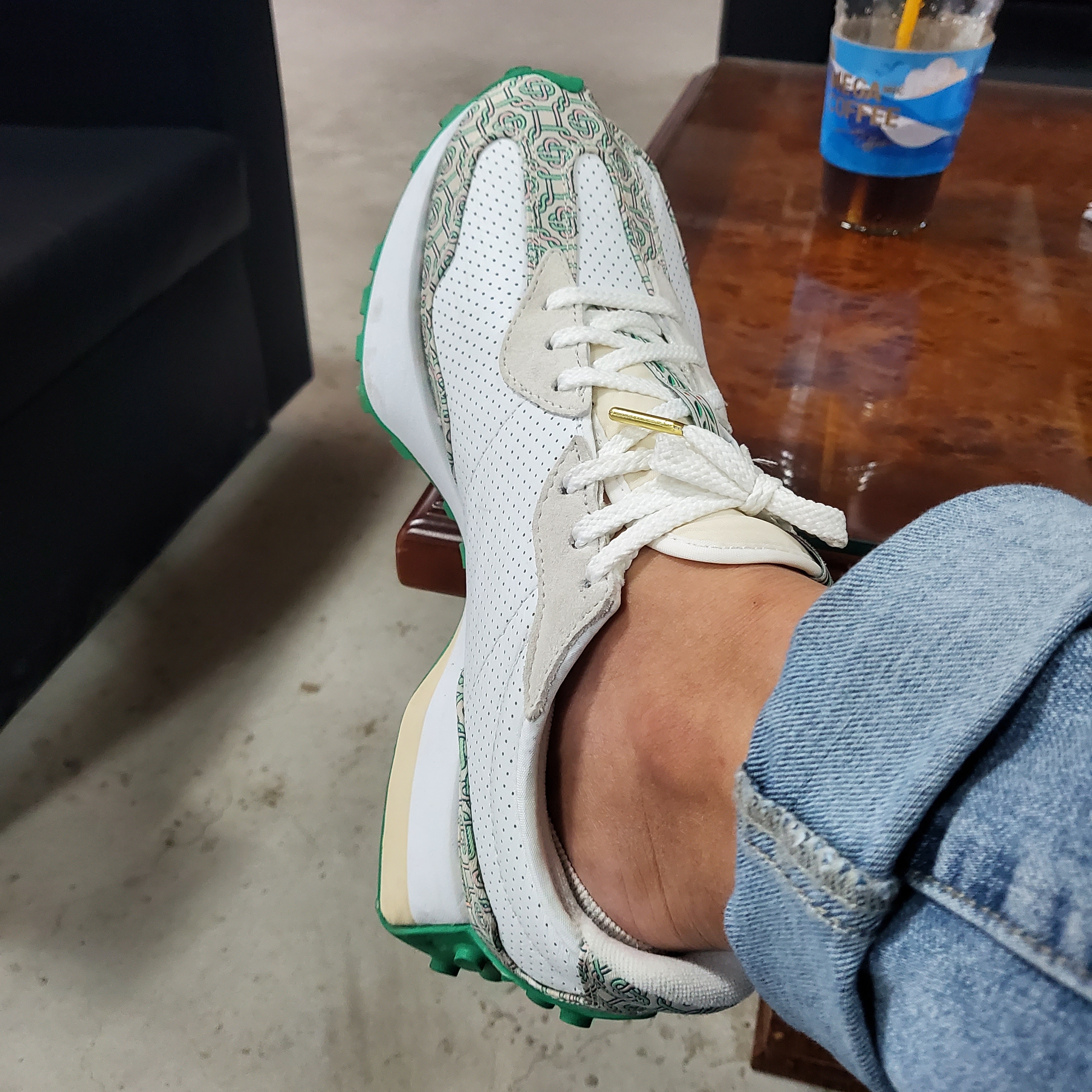 New Balance x Casablanca 327 Idealist Monogram White Green 착용 스타일 - 2