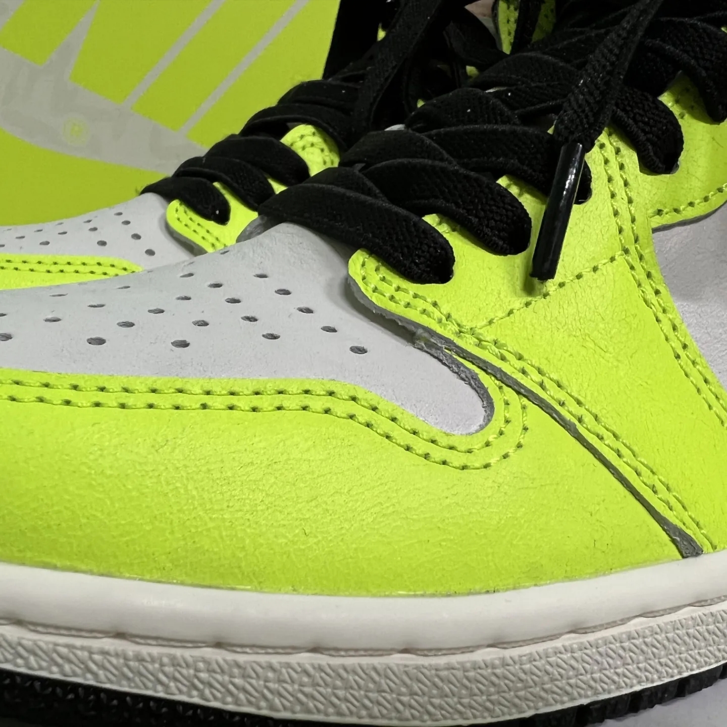 Jordan 1 Retro High OG Volt 착용 스타일 - 2