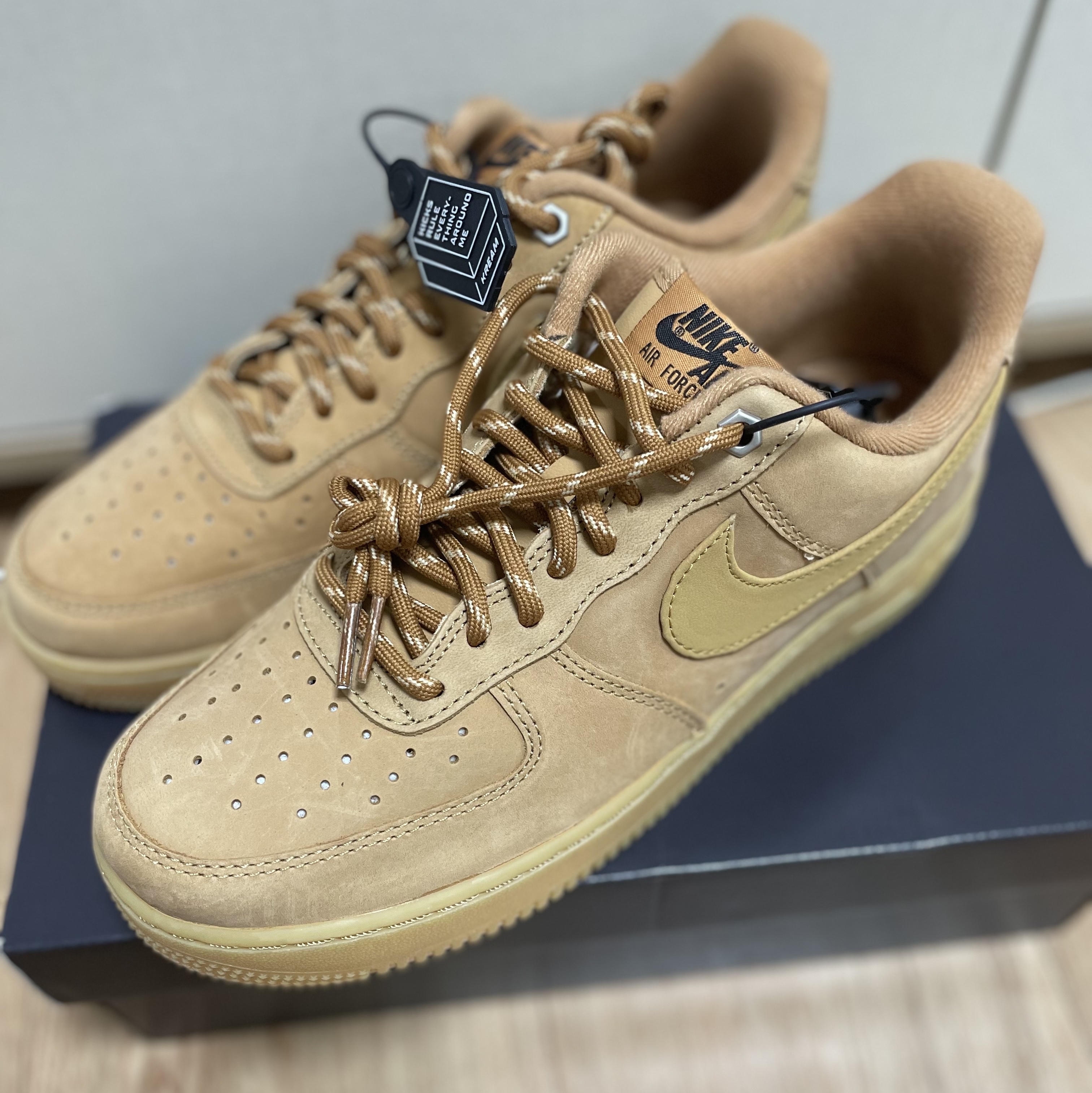 Nike Air Force 1 '07 WB Flax 착용 스타일