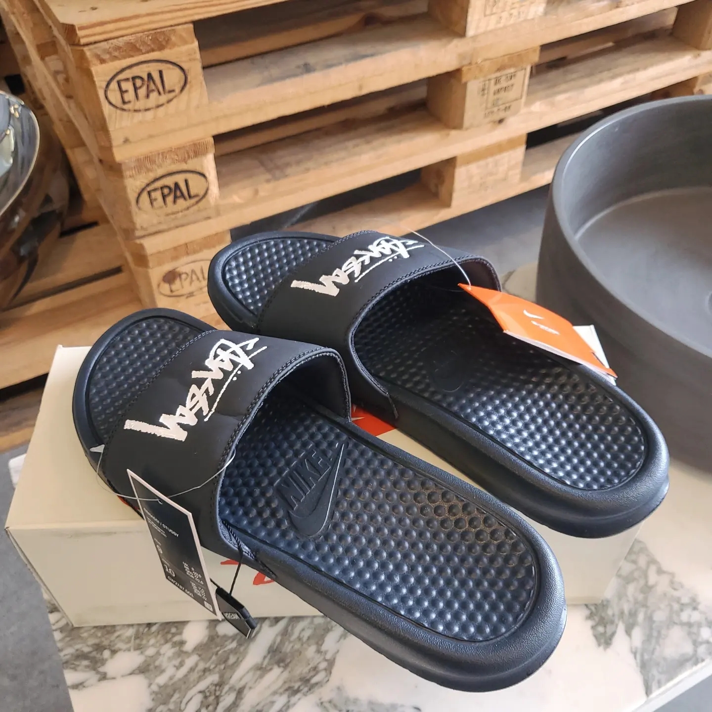 Nike x Stussy Benassi Slide Off Noir 착용 스타일 - 2