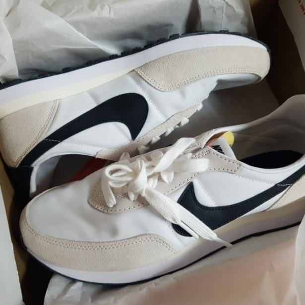 Nike Waffle Trainer 2 Black Sail 착용 스타일