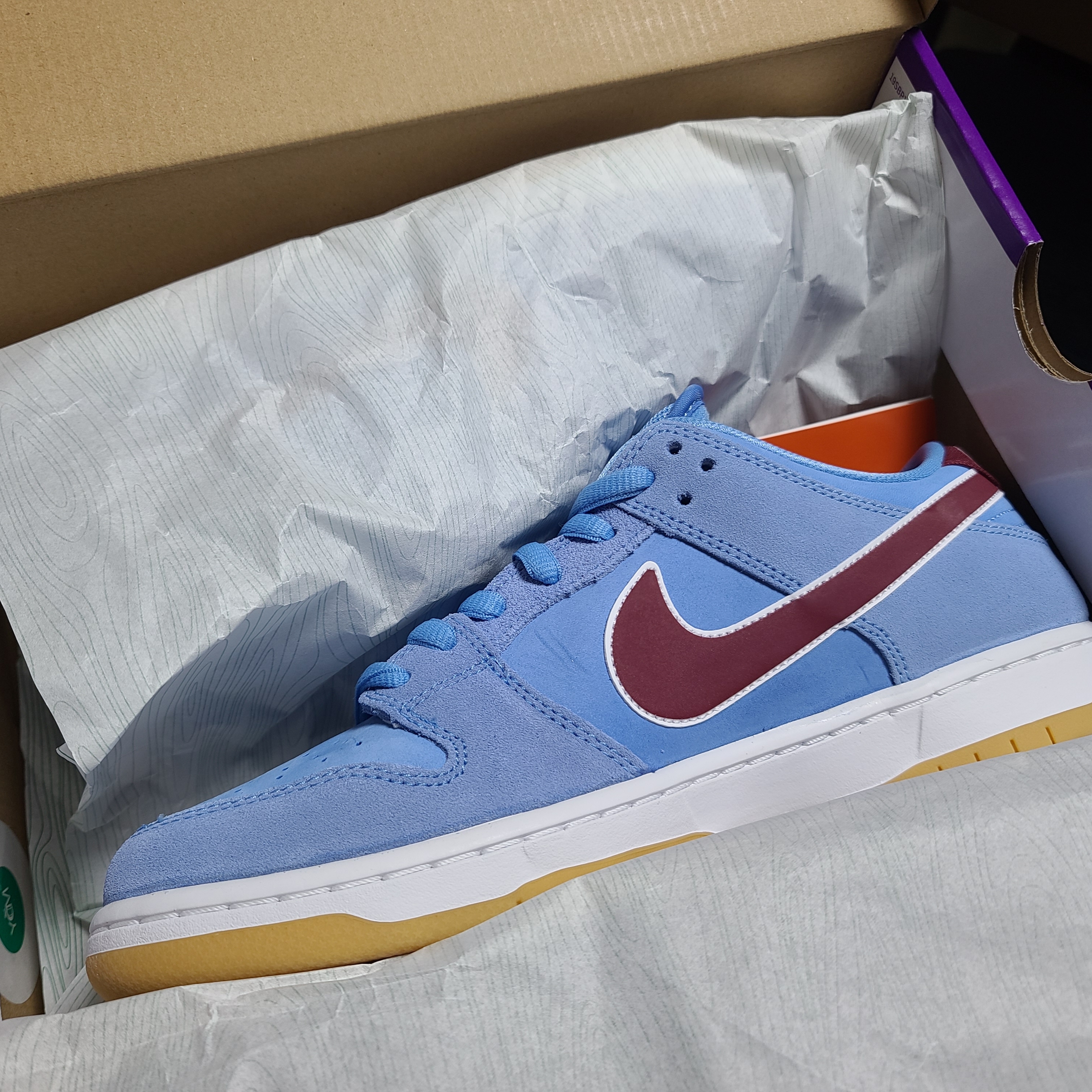 Nike SB Dunk Low Premium Valor Blue and Team Maroon 착용 스타일 - 1