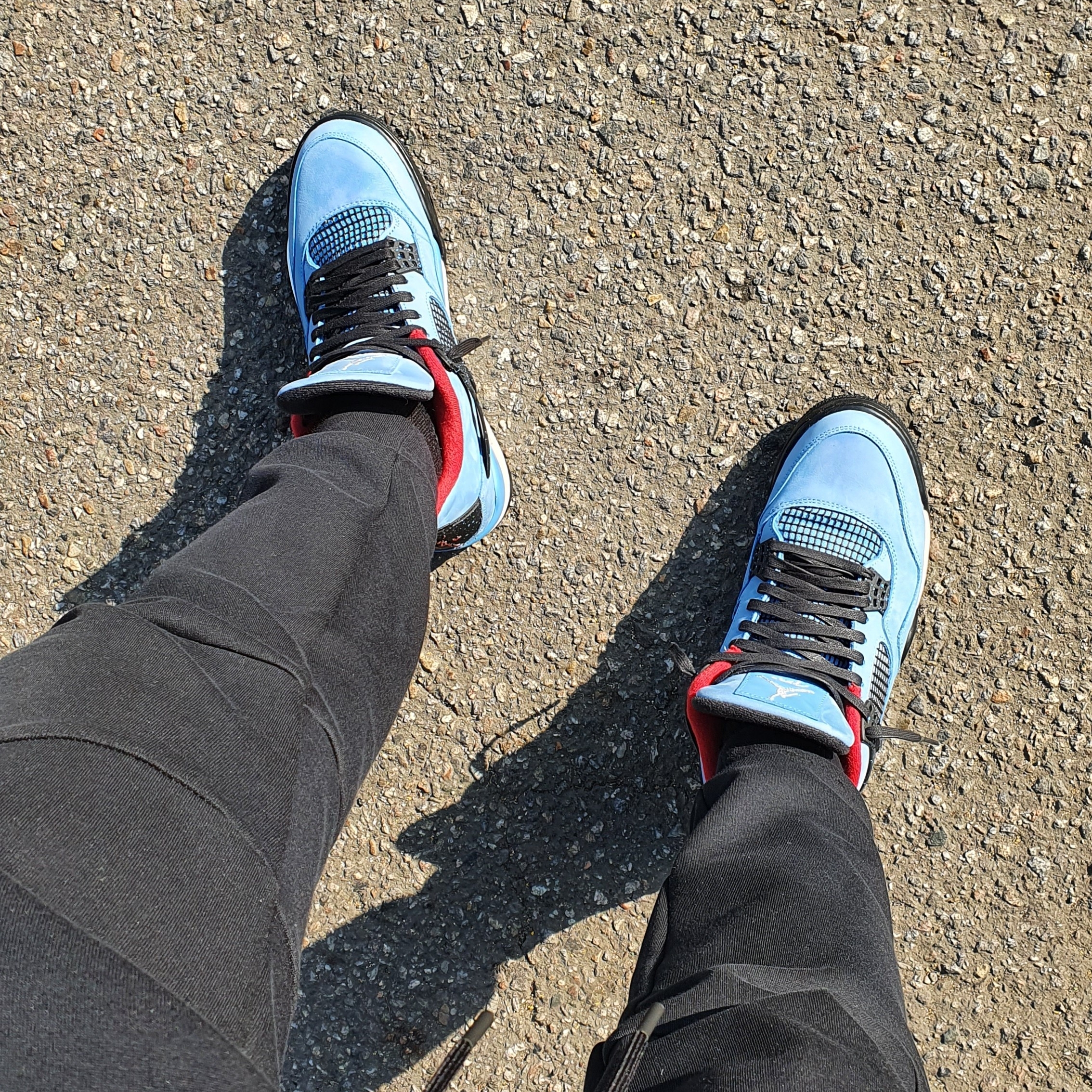 Jordan 4 x Travis Scott Retro Cactus Jack 착용 스타일 - 3