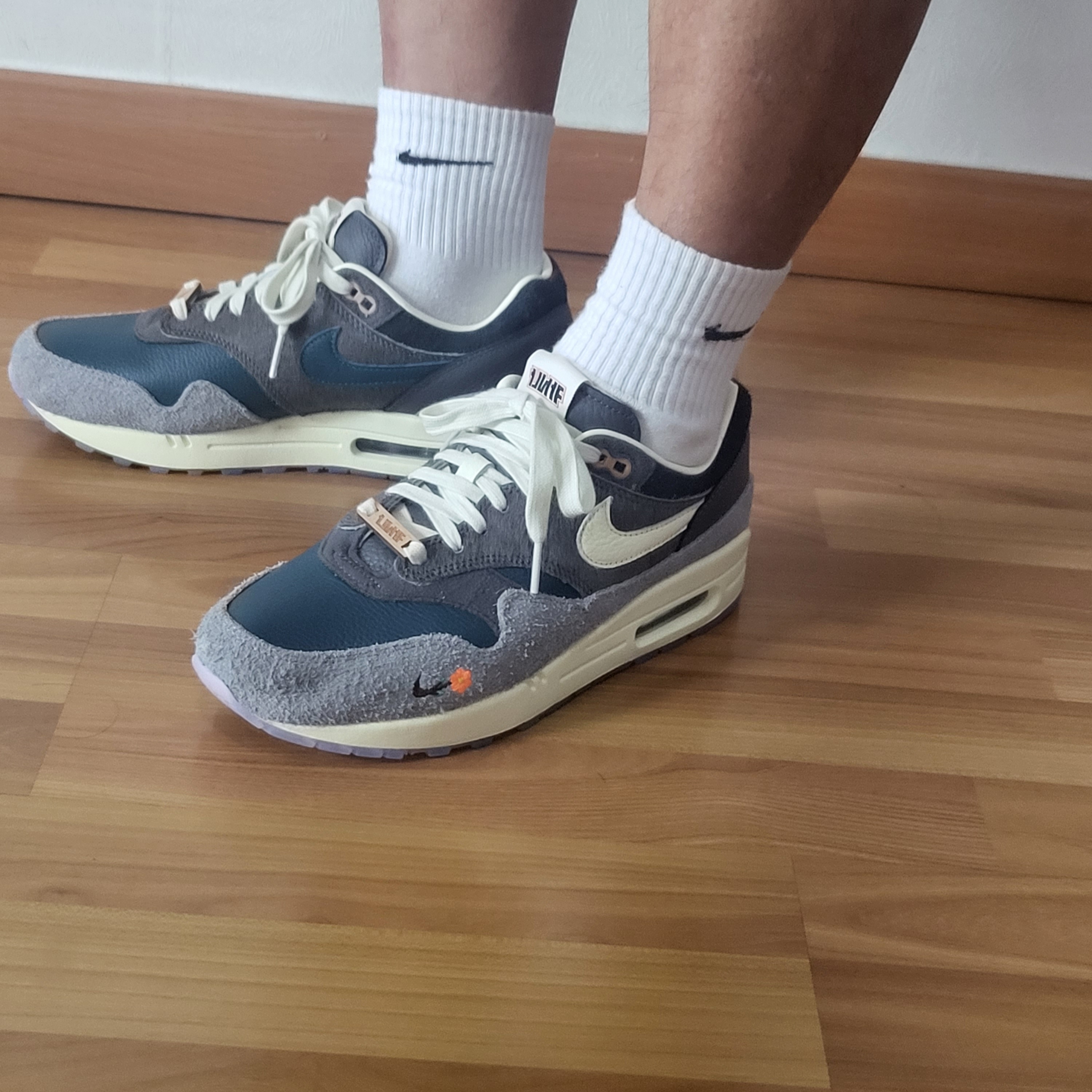 Nike x Kasina Air Max 1 SP Won-Ang Particle Grey, Nike x Peaceminusone Kwondo1 White 착용 스타일 - 1