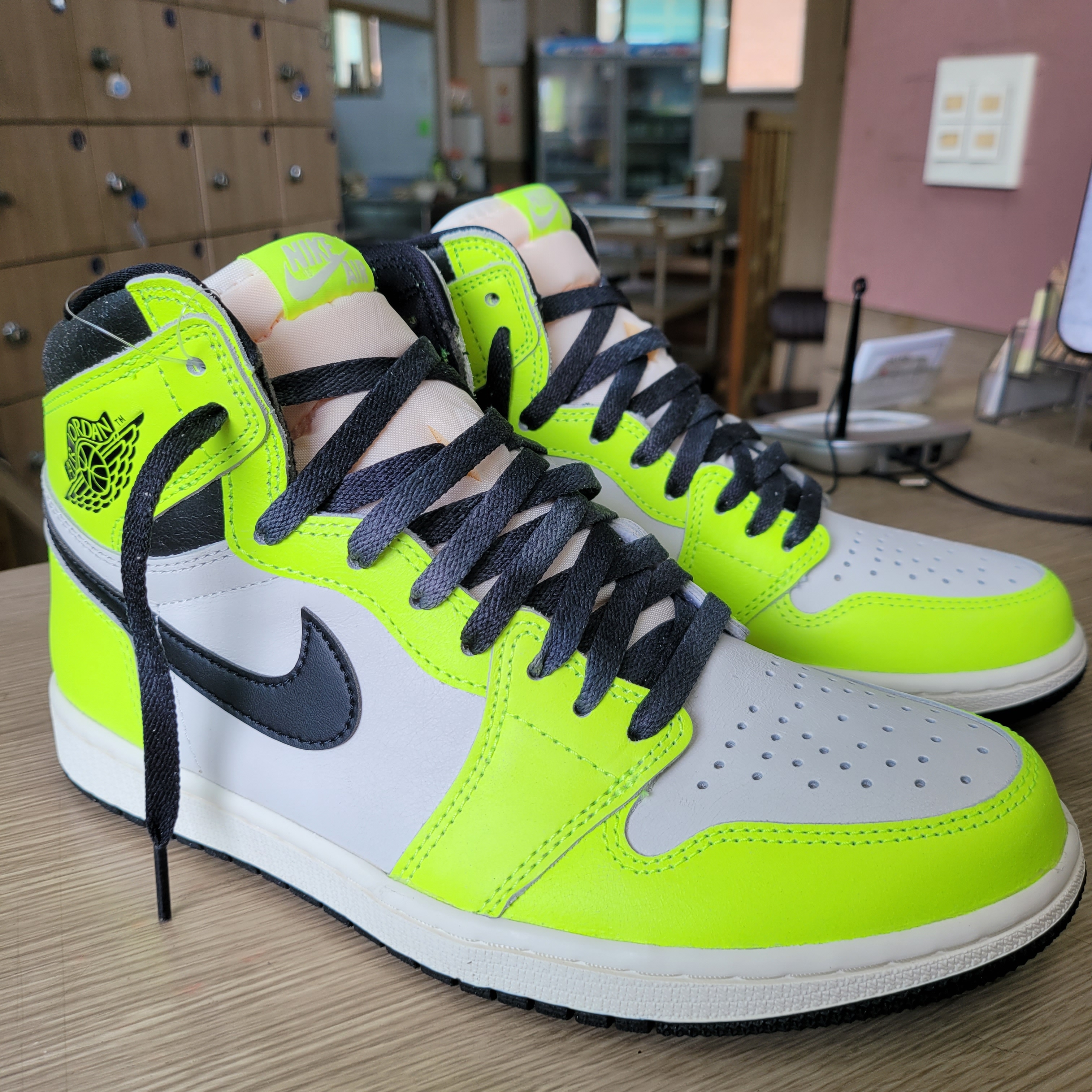 Jordan 1 Retro High OG Volt 착용 스타일