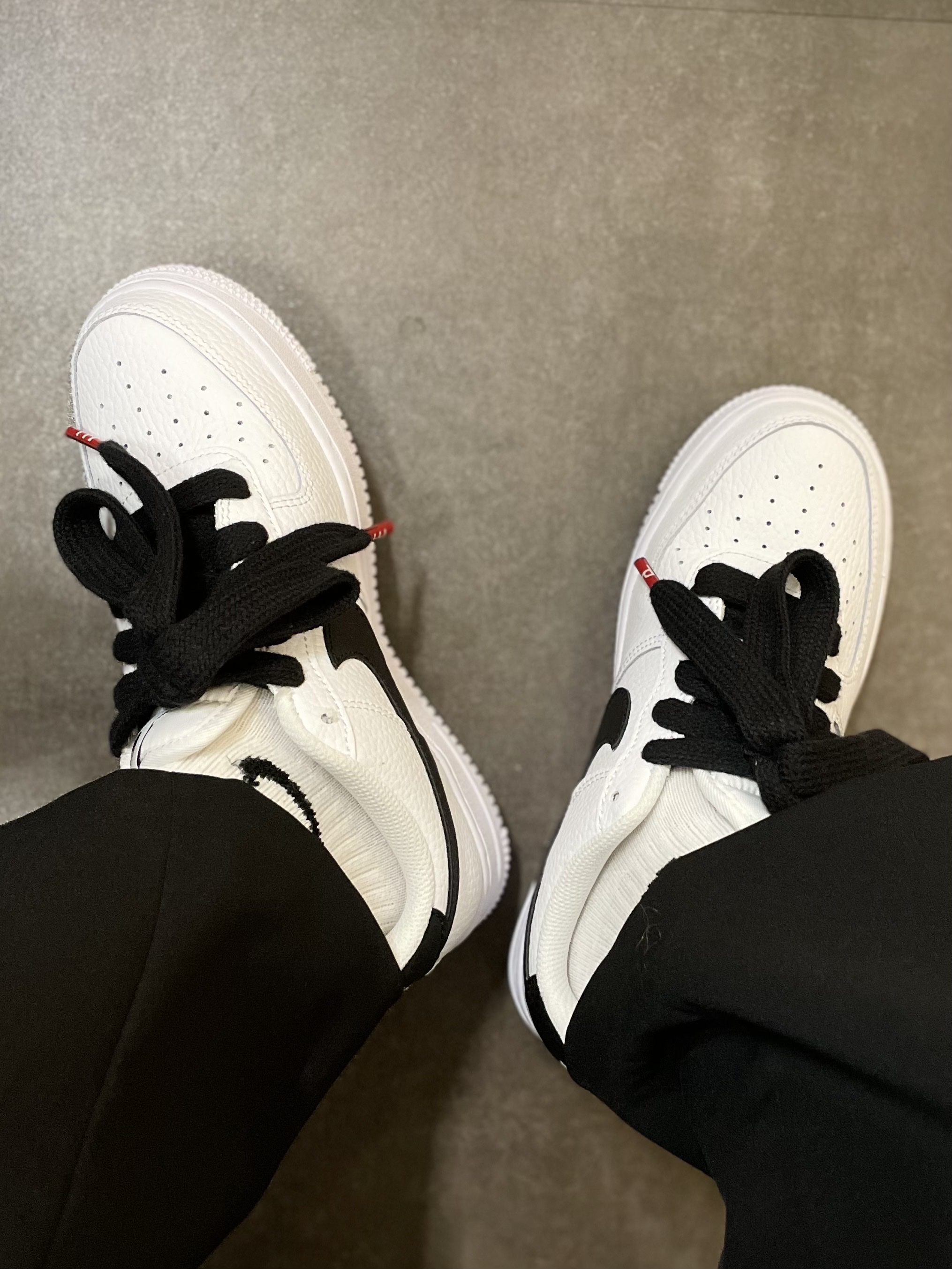 Nike Air Force 1 '07 White Black, (GS) Nike Air Force 1 White Black 착용 스타일 - 1