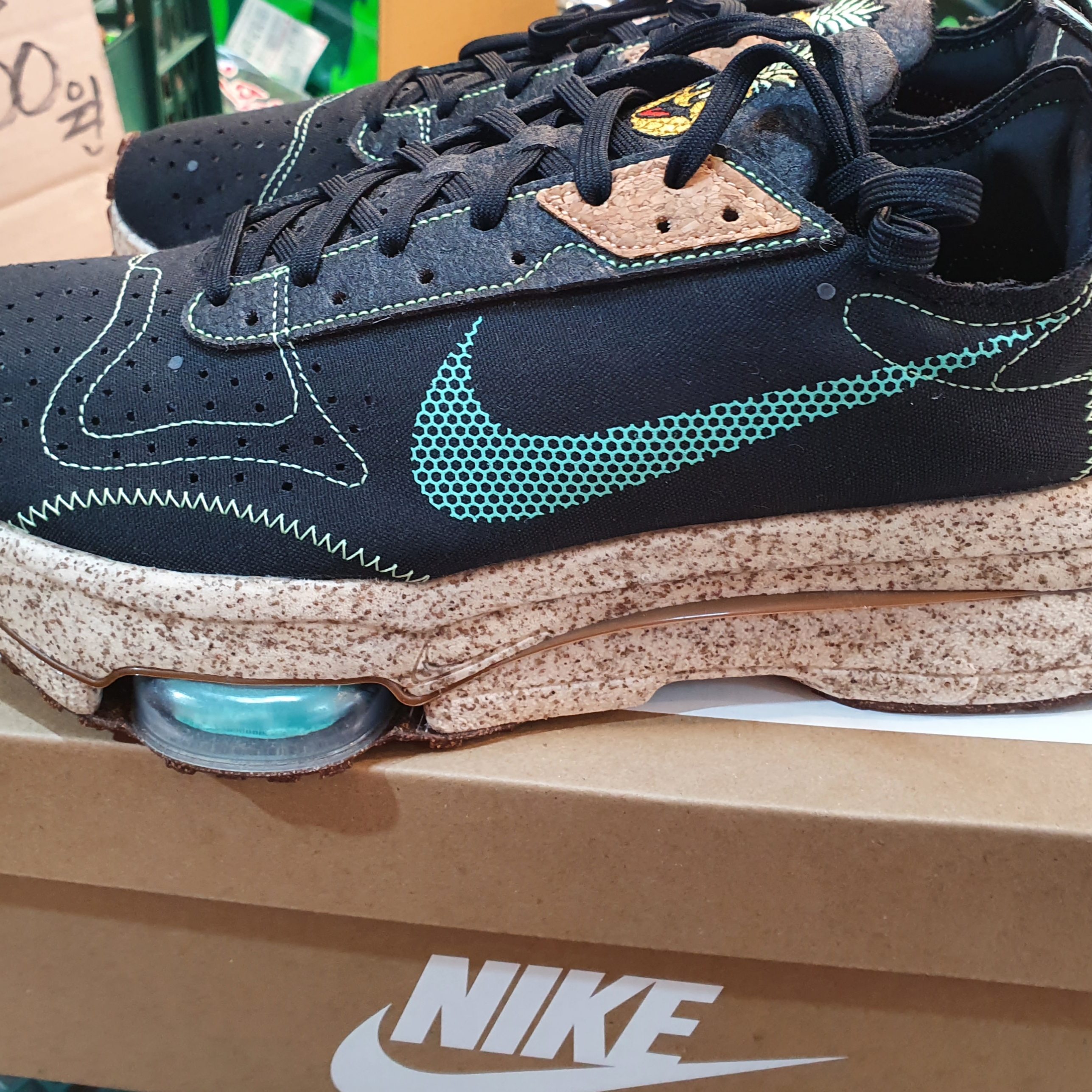 Nike Air Zoom Type PRM Black Pineapple 착용 스타일 - 2