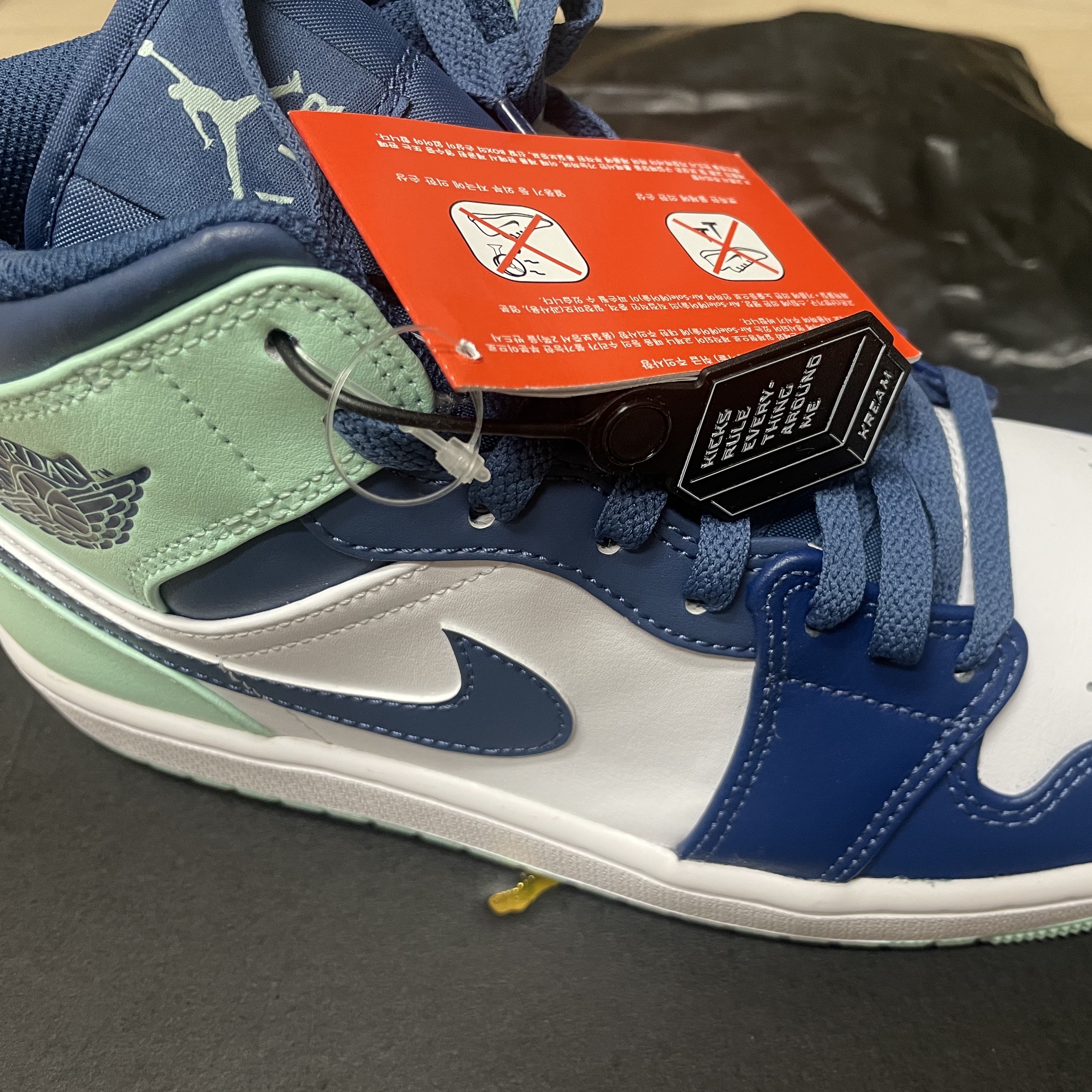Jordan 1 Mid Blue Mint 착용 스타일