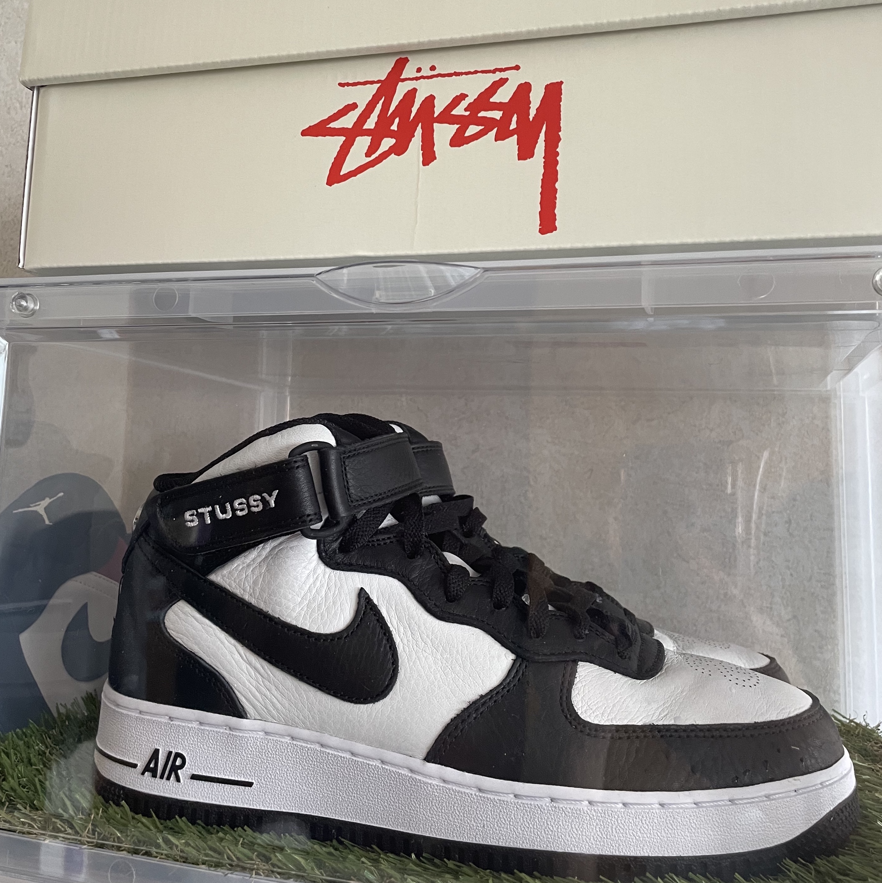 Nike x Stussy Air Force 1 '07 Mid SP Black and Light Bone 착용 스타일