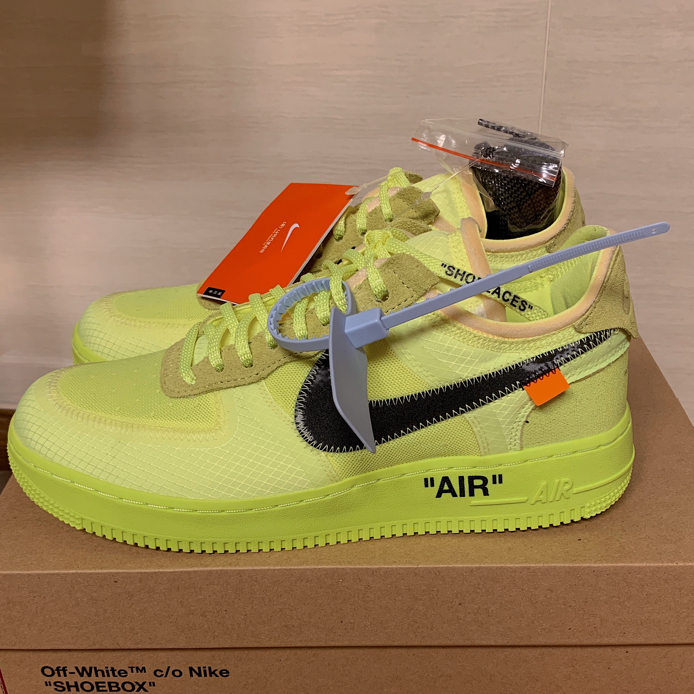 Nike x Off-White Air Force 1 Low Volt 착용 스타일