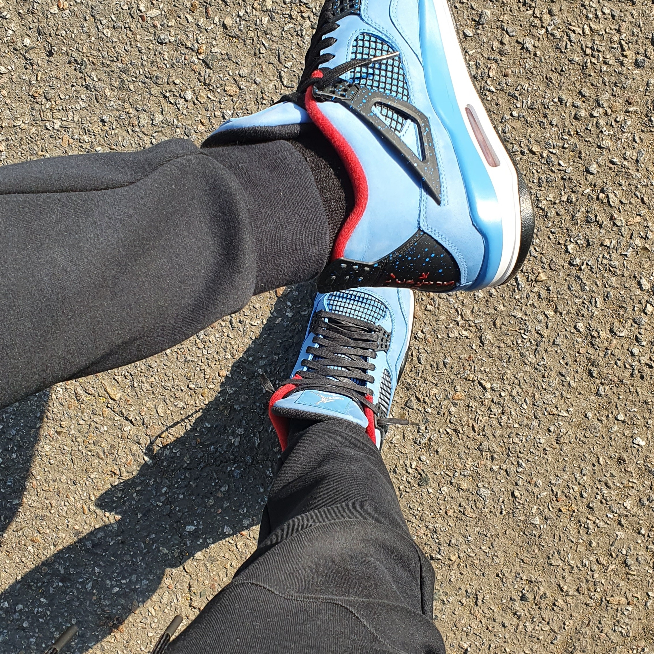 Jordan 4 x Travis Scott Retro Cactus Jack 착용 스타일 - 2