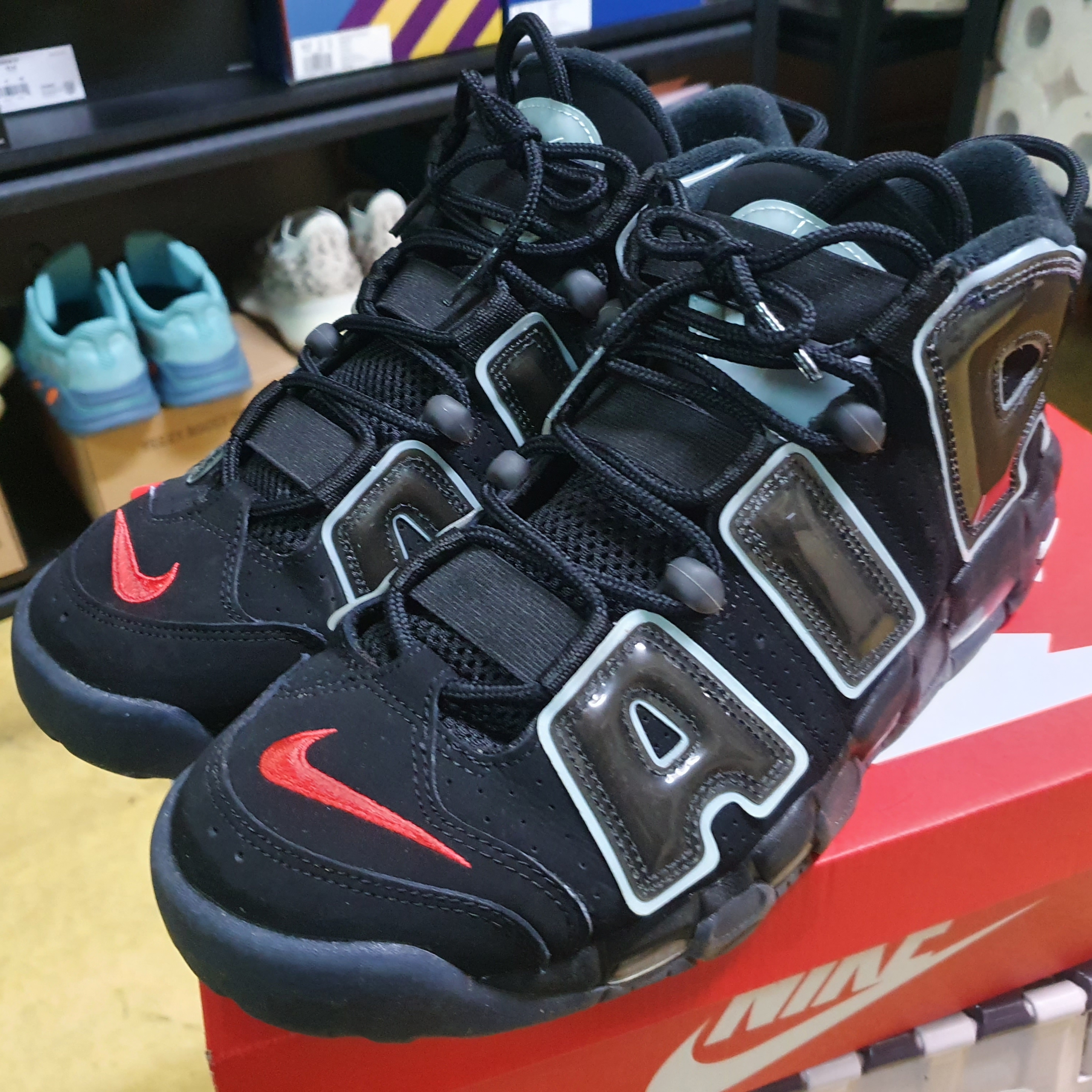 Nike Air More Uptempo 96 Maximum Volume 착용 스타일 - 4
