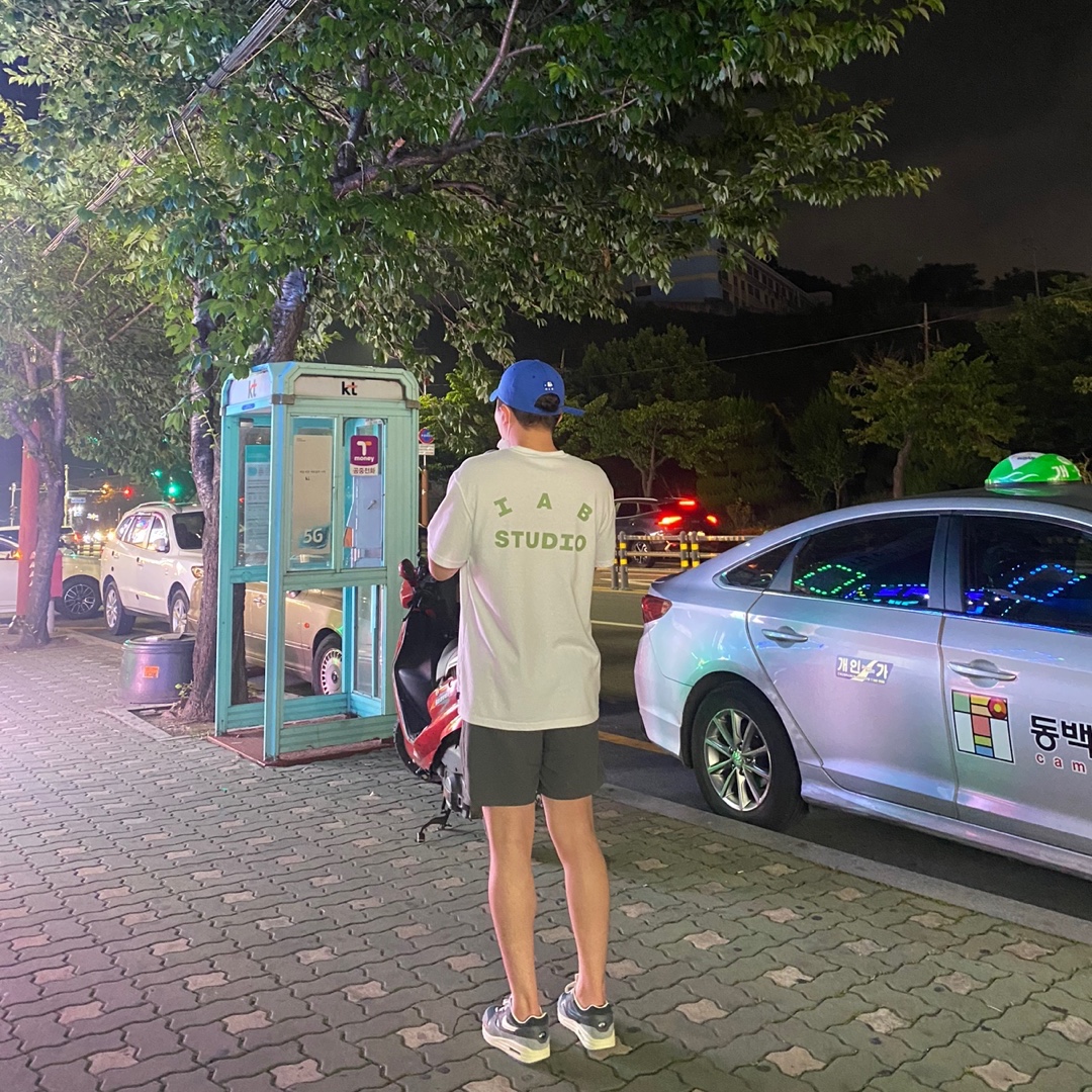 IAB Studio T-Shirt White Light Green, Nike x Kasina Air Max 1 SP Won-Ang Particle Grey 착용 스타일
