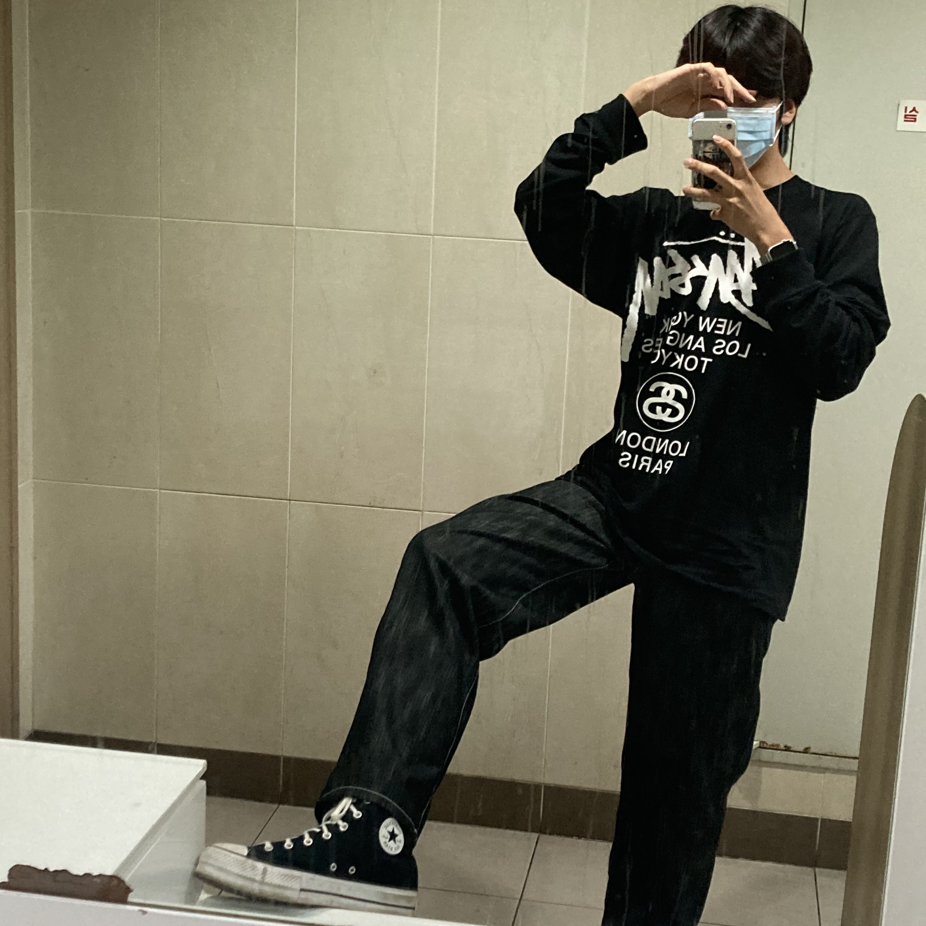 Stussy World Tour LS T-Shirt Black 착용 스타일 - 3