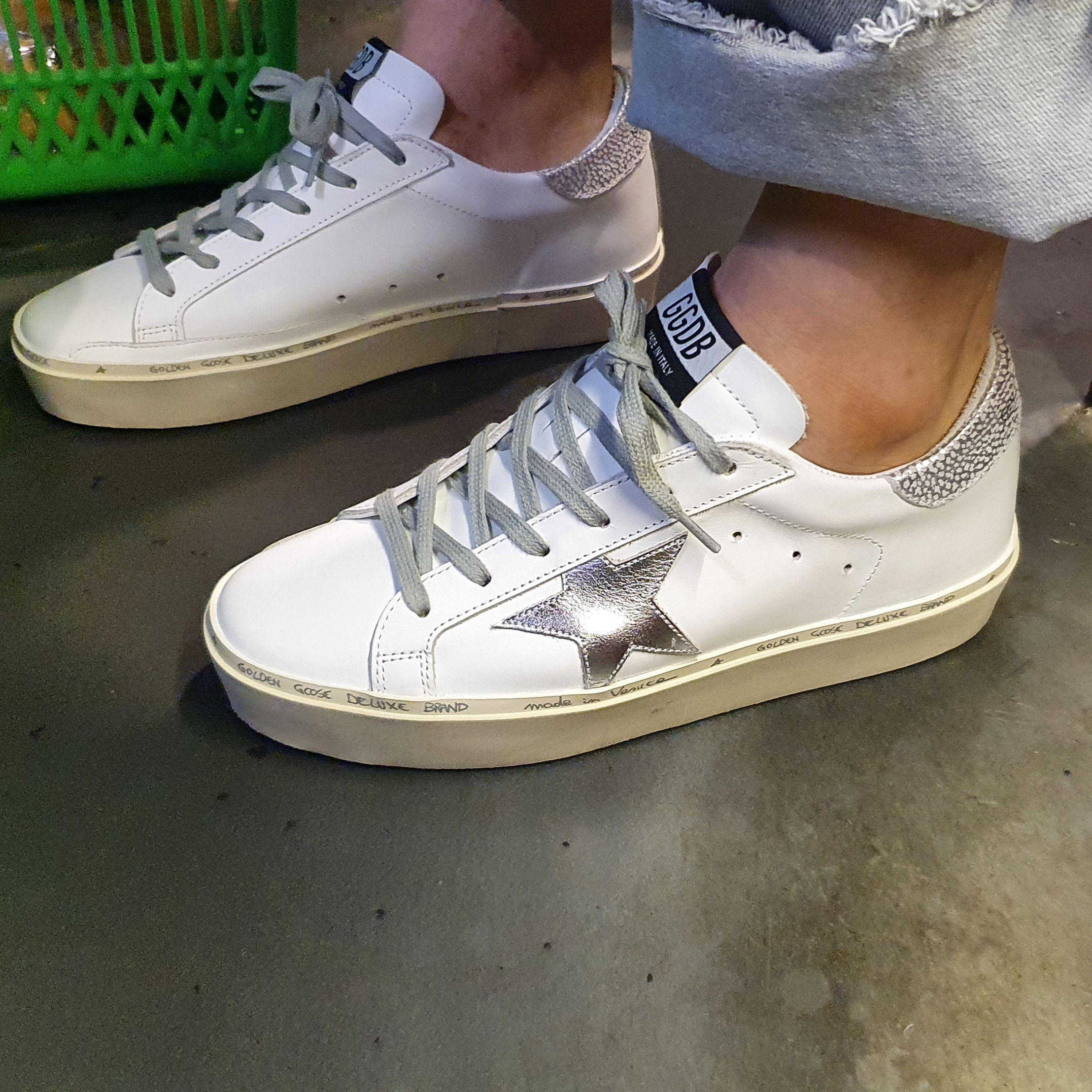 (W) Golden Goose Hi Star White Silver Heel Tab Sneakers 착용 스타일 - 1