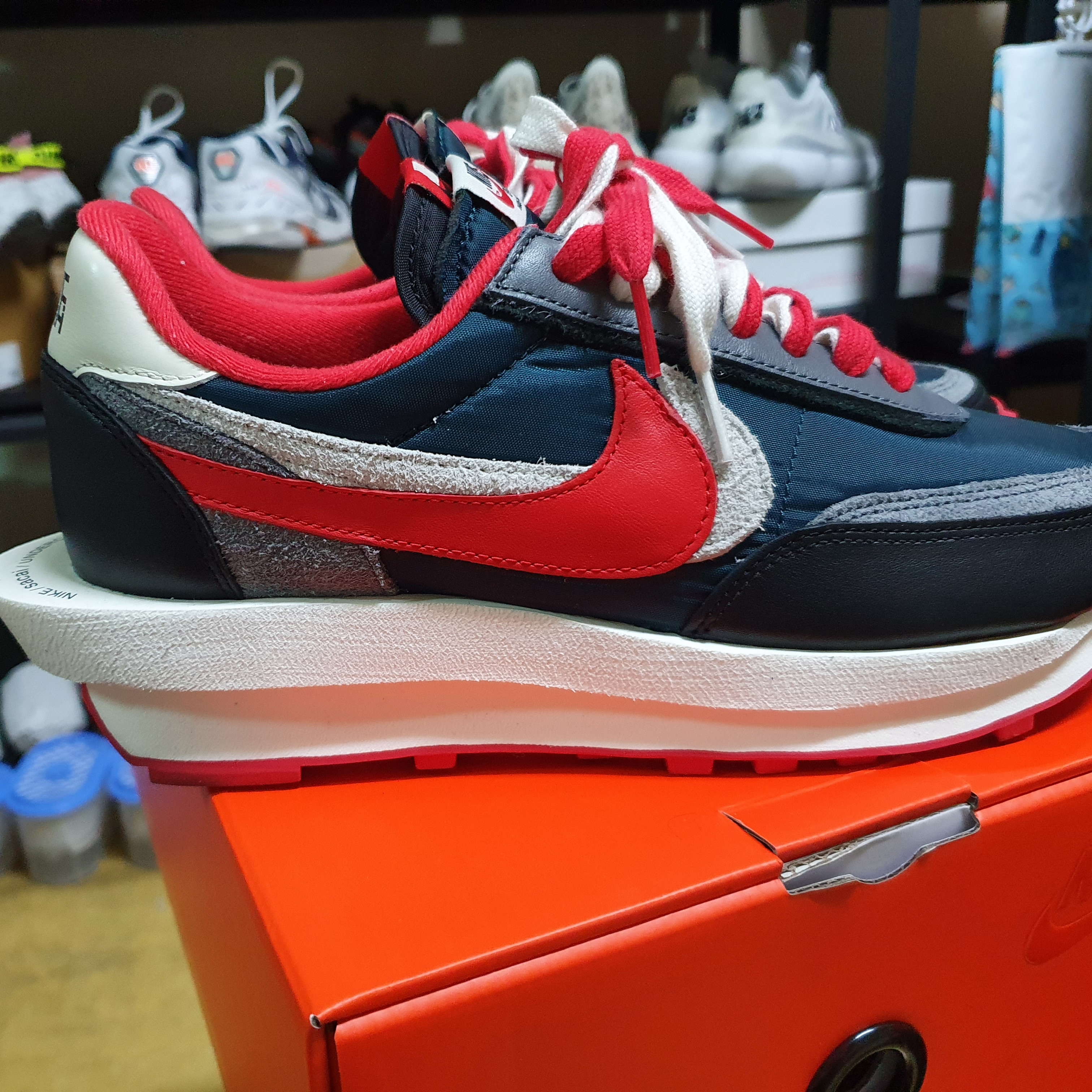 Nike x Sacai x Undercover LDWaffle Midnight Spruce University Red 착용 스타일 - 4