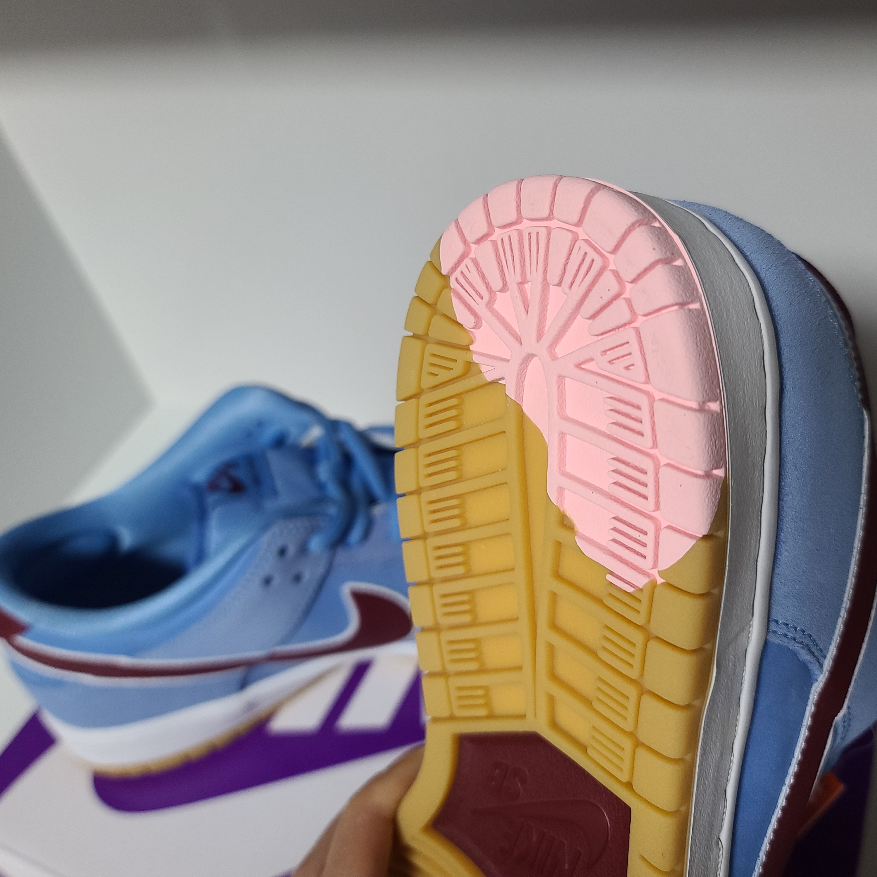 Nike SB Dunk Low Premium Valor Blue and Team Maroon 착용 스타일 - 5