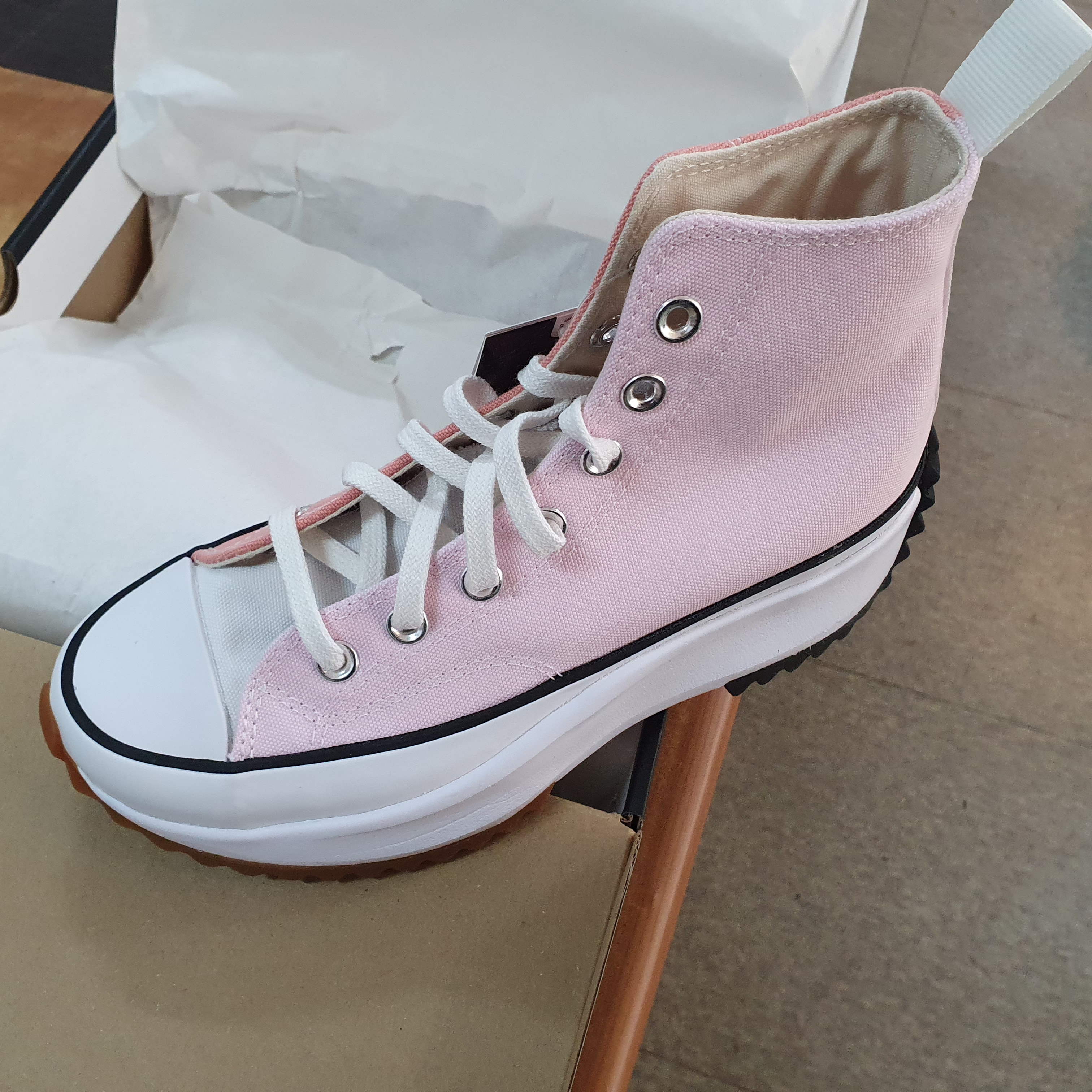 Converse Run Star Hike Hi Pink Quartz Pink Foam 착용 스타일 - 3
