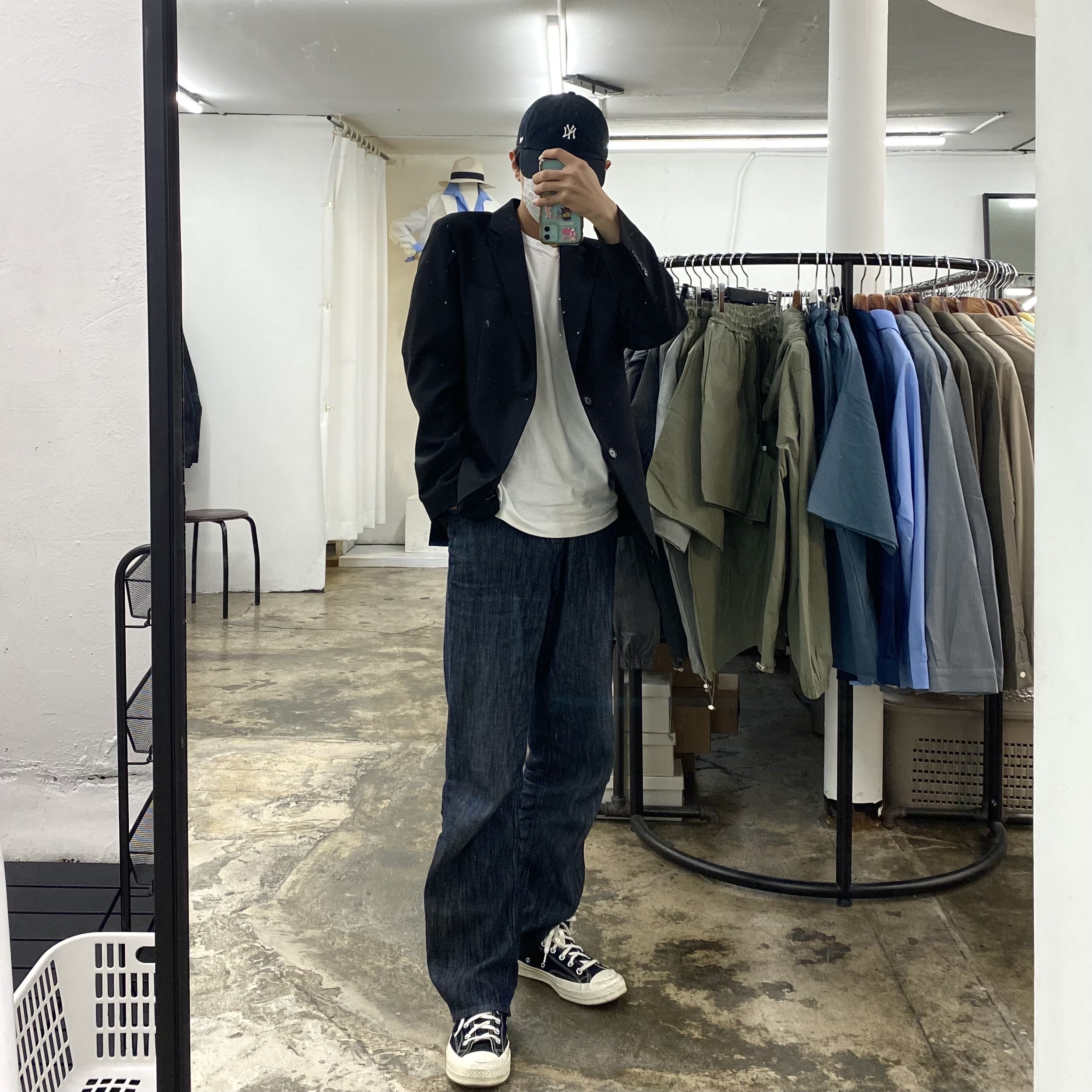 Converse x Play Comme des Garcons Chuck 70 Ox Black 착용 스타일 - 1