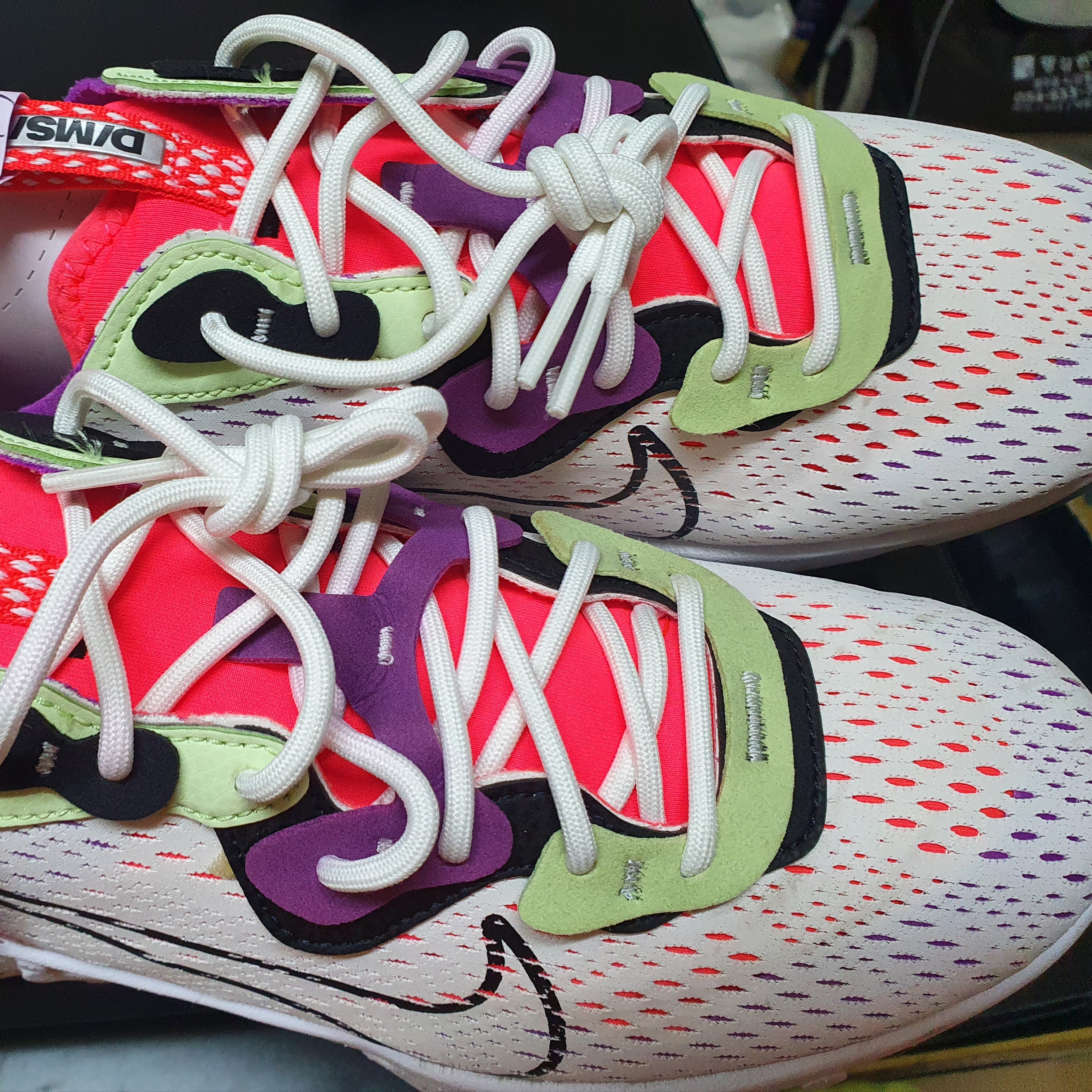 Nike React Vision Barely Volt Laser Crimson 착용 스타일 - 2