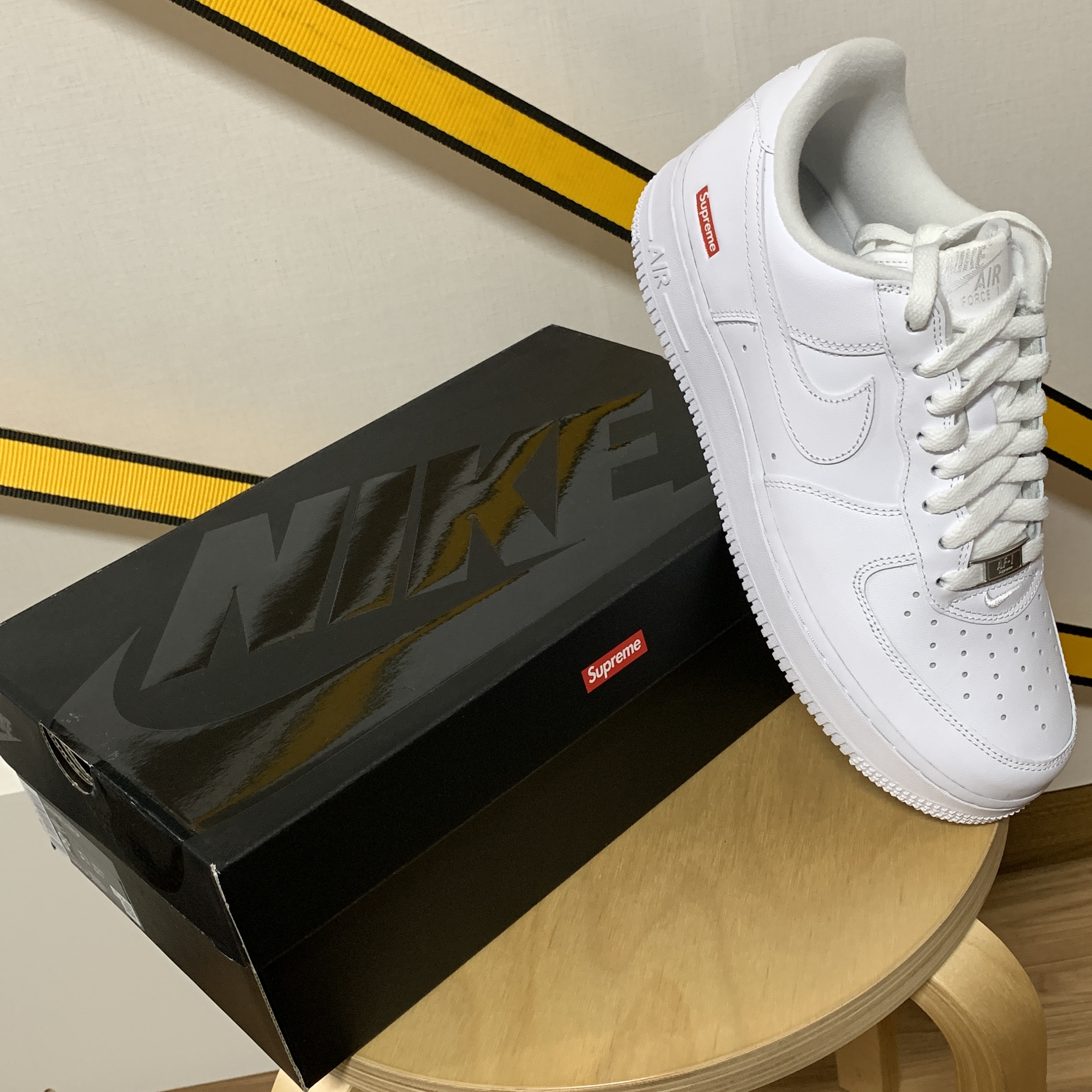 Nike x Supreme Air Force 1 Low White 착용 스타일 - 4