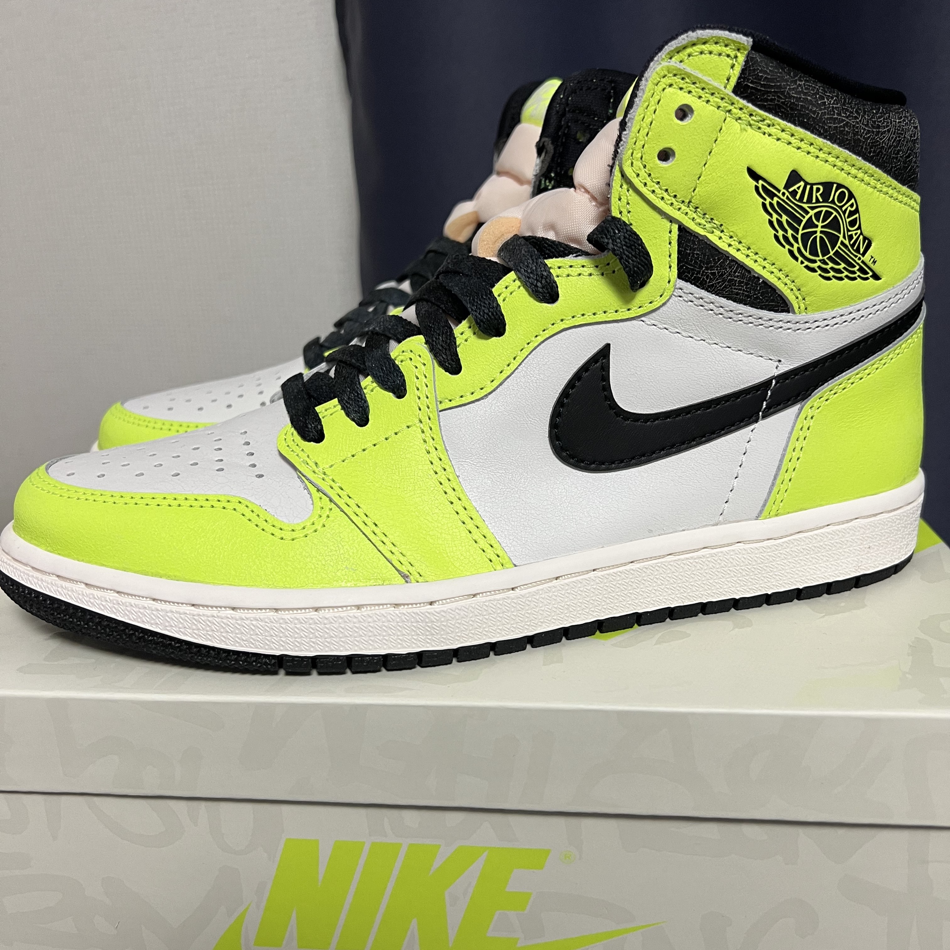 Jordan 1 Retro High OG Volt 착용 스타일 - 1